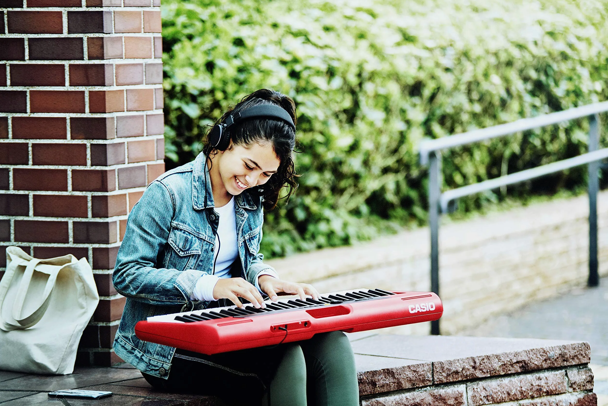 Casio – Tastiera elettronica portatile 61 tasti con modalità musica da ballo e adattatore AC, rosso - CT-S200RDAD