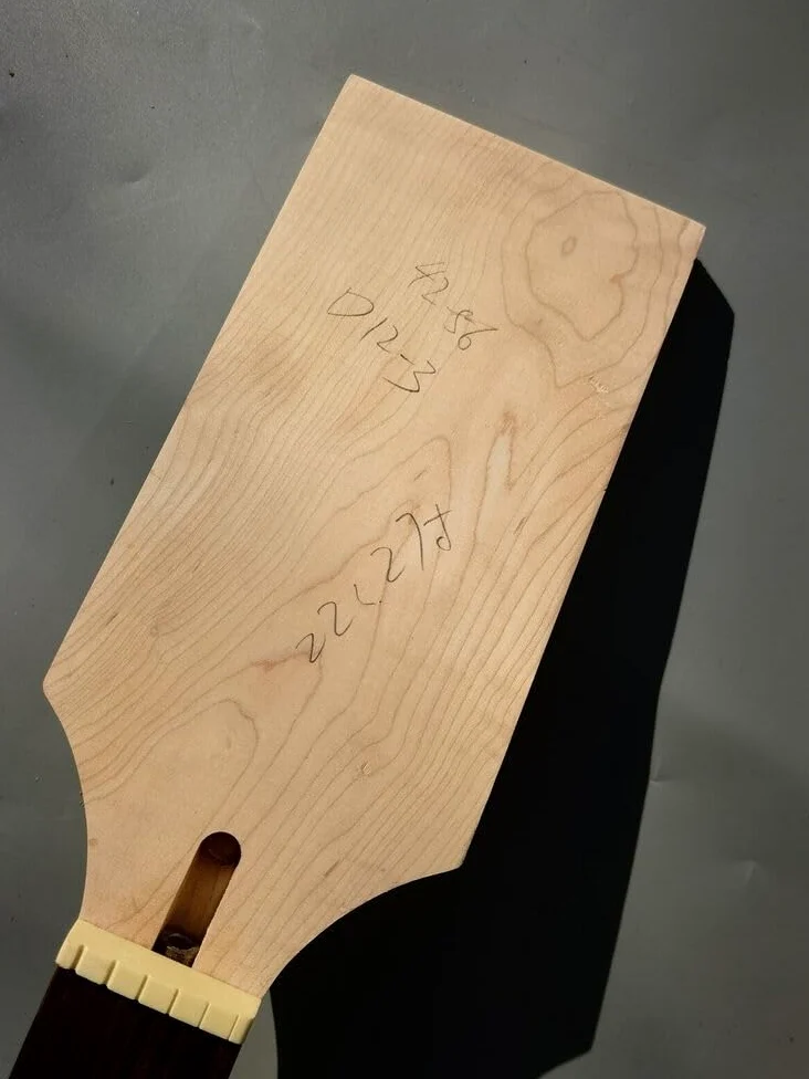 Manico For Chitarra Da 22 Tasti, Tastiera In Acero E Palissandro 27 Pollici, Baritono, Testa A Paletta