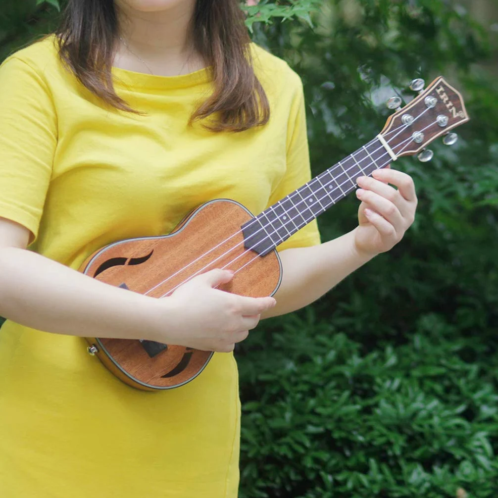 Ukulele da 21 pollici a 4 corde chitarra piccola semplice corde in nylon ukulele per principianti bambini strumento musicale portatile corpo con pacchetto Ukelele