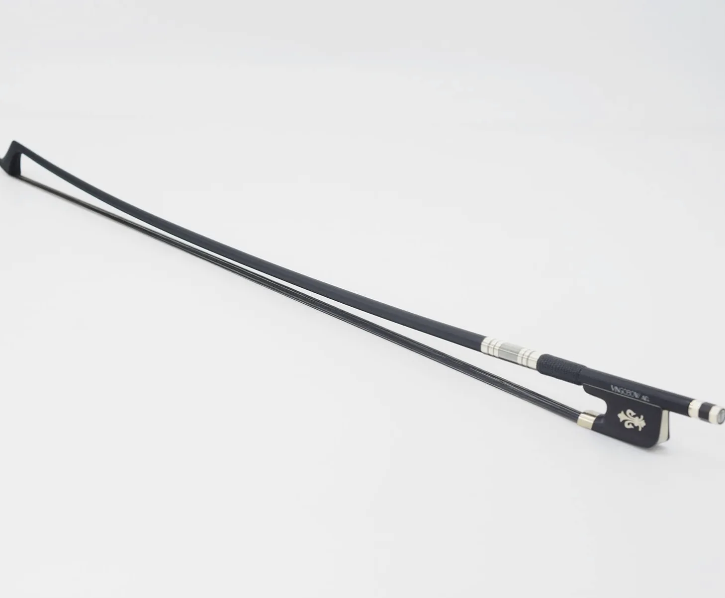 Arco per violoncello 4/4 Full Size Capelli neri e capelli bianchi Design unico Avanzato in fibra di carbonio Arco perfetto suono e ben bilanciato (fiocco naturale per violoncello)