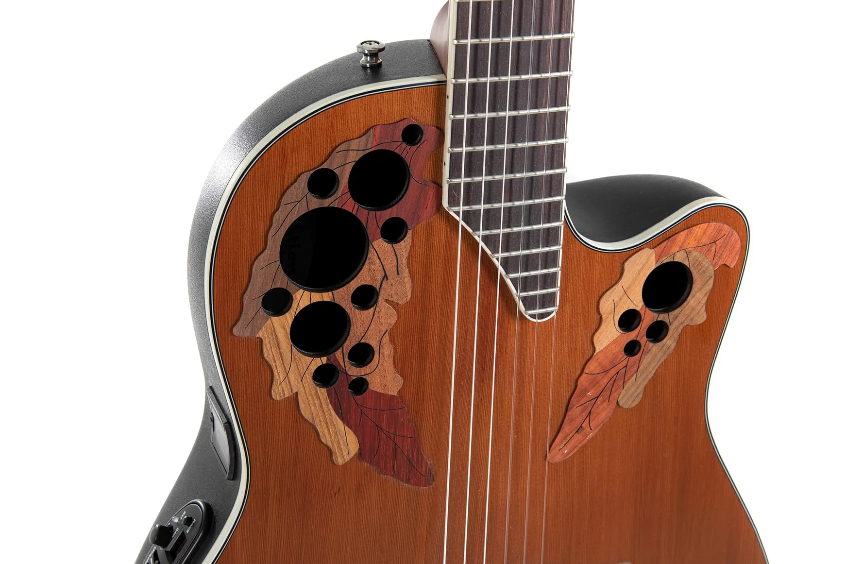 Ovation Chitarra classica elettrica Celebrity Elite CE44C in nylon Cedar – Coperta in cedro massiccio – Mid Cutaway – Mid-depth Lyrachord Body – Corde Hannabach Goldin – Naturale Gloss – CE44C-4A-G