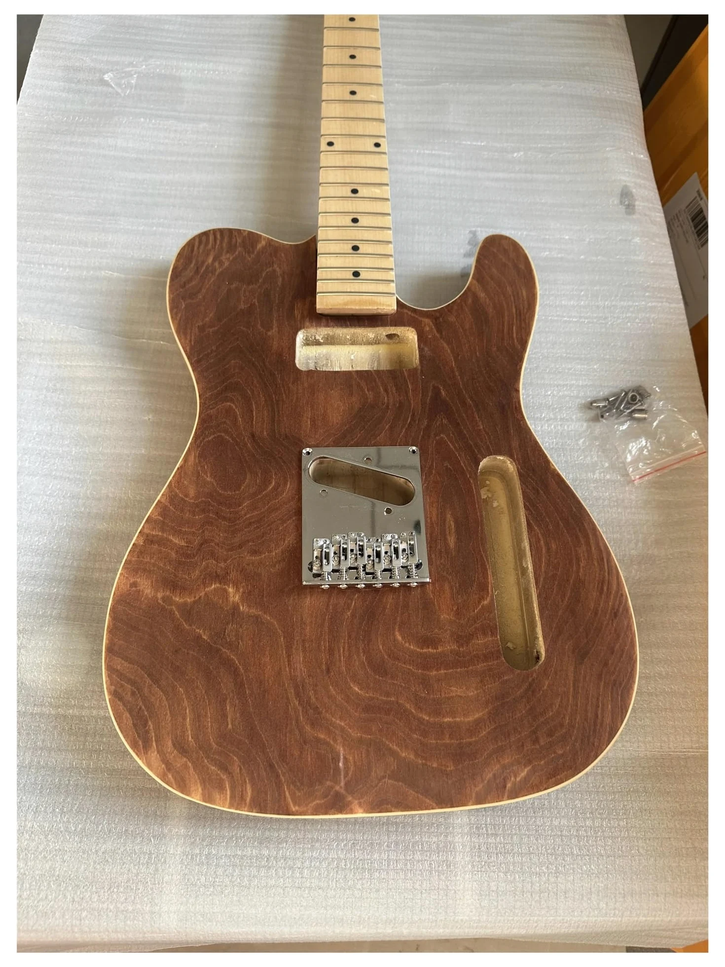 Corpo e manico for chitarra elettrica da 40 pollici a 12 corde con ponte Parti for chitarra fai-da-te Manico in acero con botte di Paulownia necessario farlo da soli