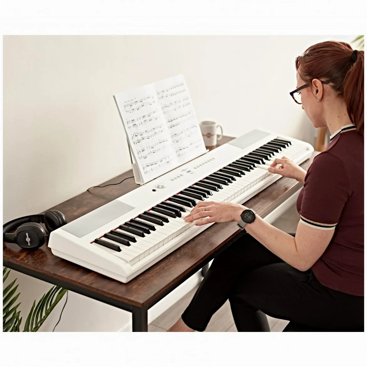 SDP-2 Pianoforte da Palcoscenico di Gear4music con Supporto Pedale e Cuffie Bianco | Piano digitale 88 tasti pesati, altoparlanti stereo integrati e uscita cuffie, RCA e USB MIDI