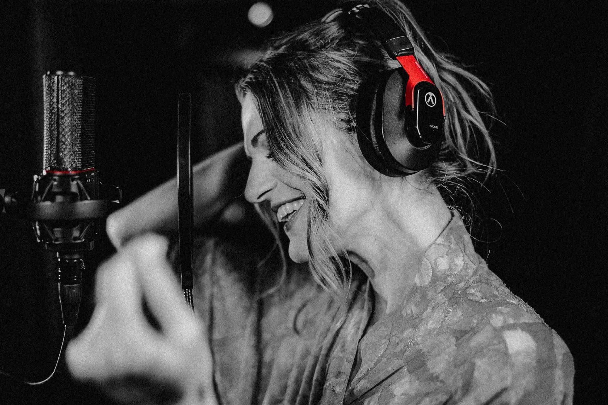 Cuffie Bluetooth Austrian Audio Hi-X25BT, Cuffie professionali senza fili (circumaurali, imbottitura per orecche memory foam, Touch Control, batteria: 30 h, USB-C- e connettore jack), nero/rosso