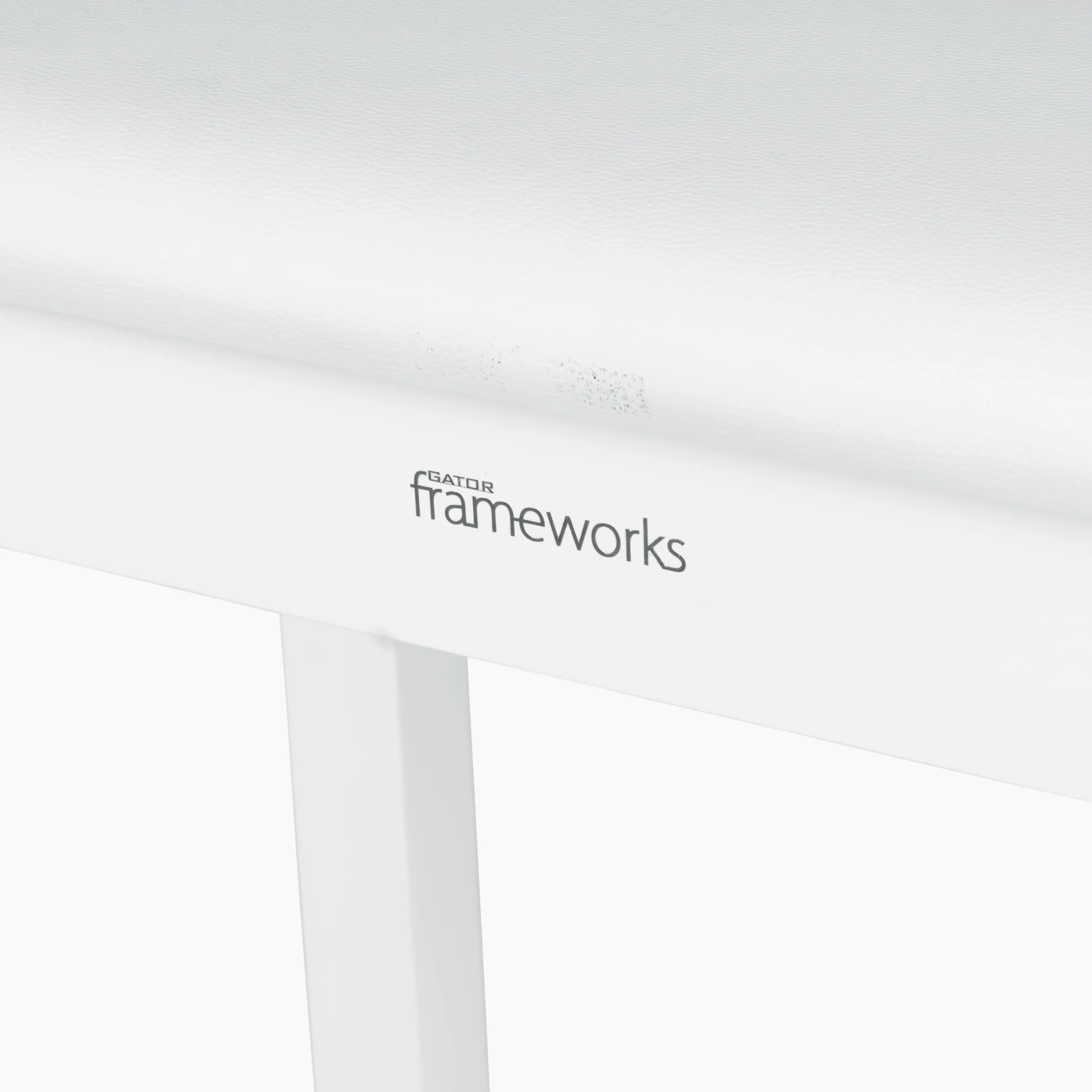 Gator Frameworks Panca tradizionale in legno per tastiera e pianoforte, finitura bianca (GFW-KEYBENCH-WDWH)