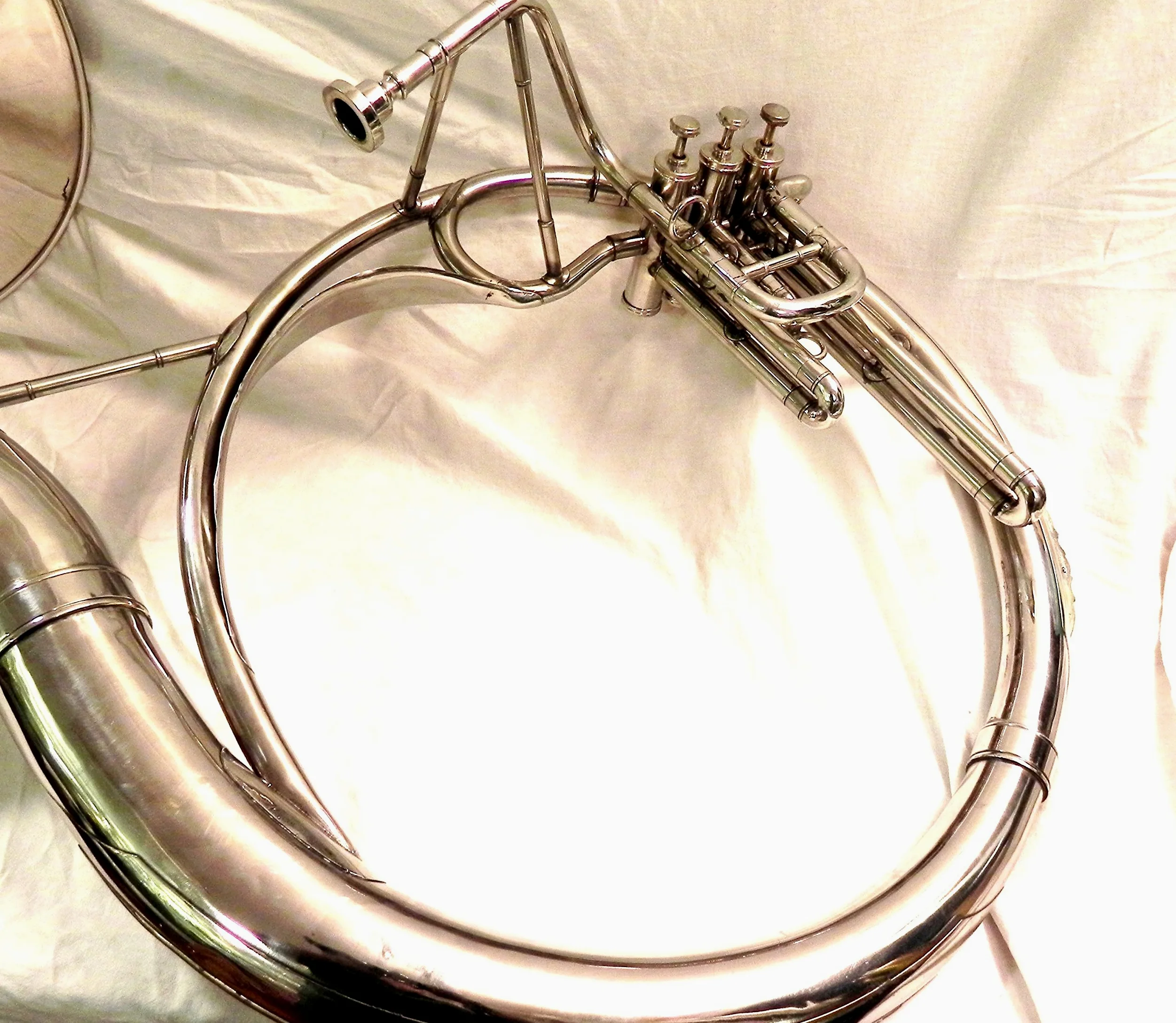 Sosafono indiano fatto a mano in ottone con finitura argentata, 55,9 cm, con bocca/borsa