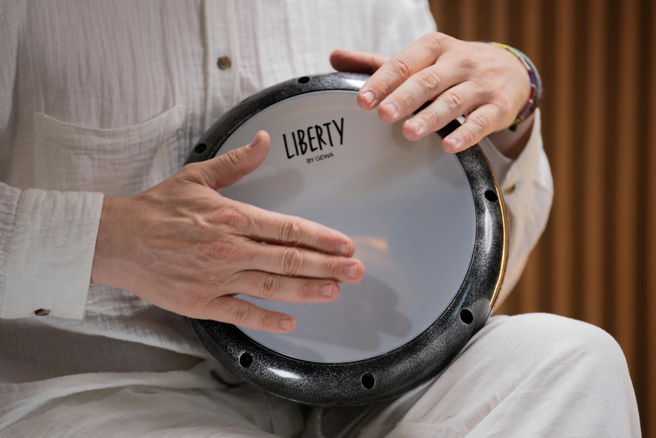 GEWA Liberty Doumbek Fiberglass - Dimensione (Diametro): 9" (23 cm), Altezza: 18" (45 cm)