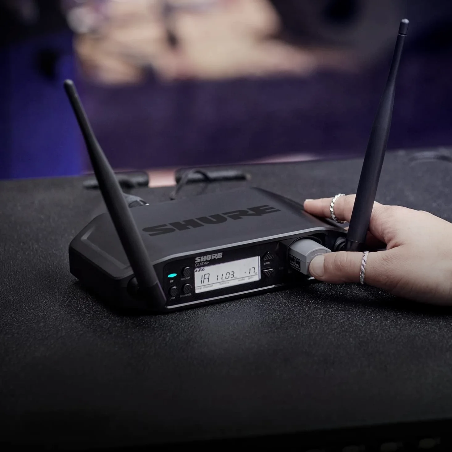 Shure GLXD24+/SM58 Microfono wireless digitale professionale per chiesa, karaoke, voci, durata batteria 12 ore, raggio 30m, Microfono vocale a mano SM58, ricevitore singolo canale