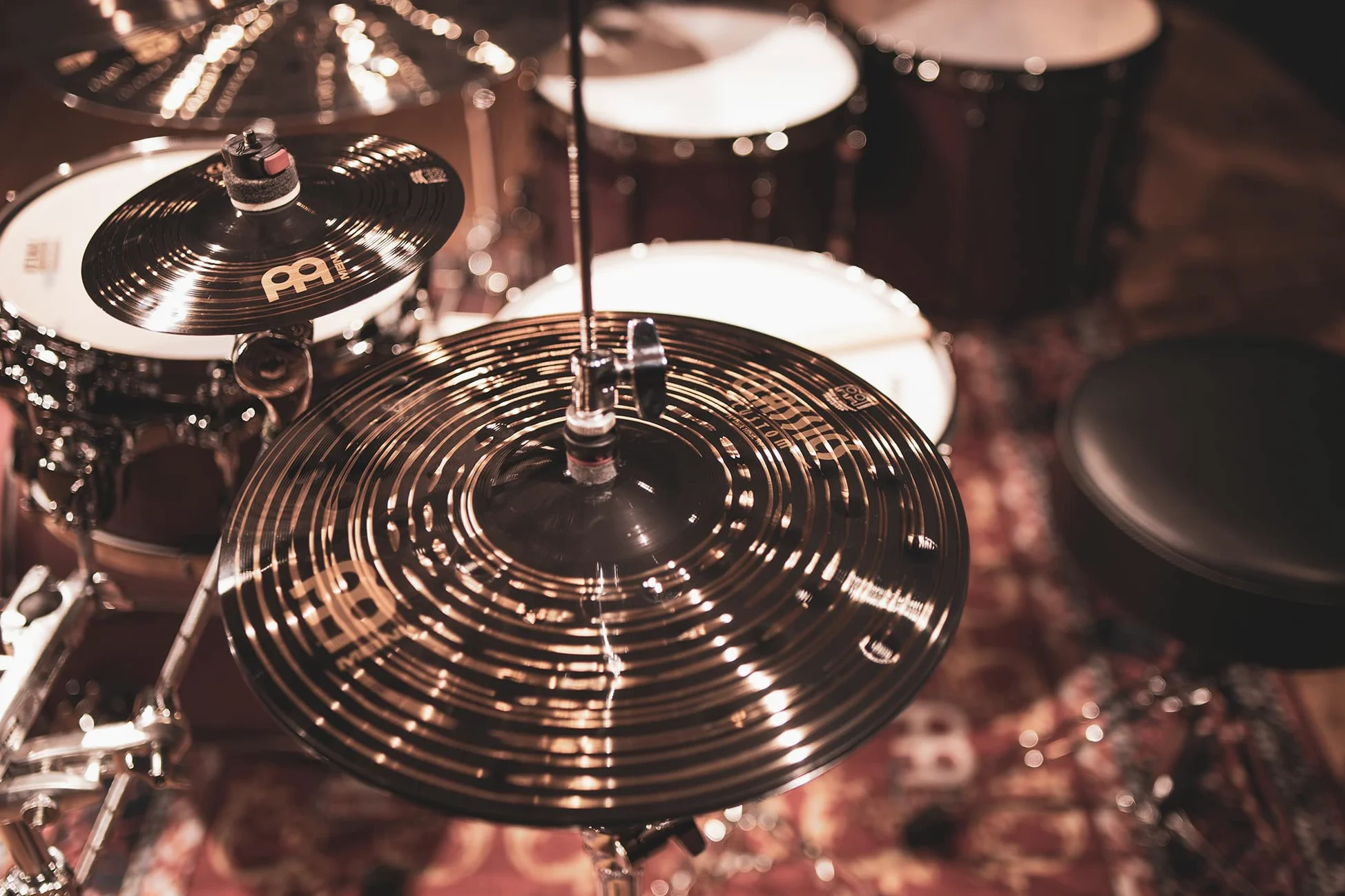 Meinl Cymbals Classics Custom Dark Set Box Pack di Piatti con Hihat 14 pollici, Crash 16 e Piatto Ride 20 per Batteria - Bronzo B12, Finitura Scura, Prodotto in Germania (CC141620)