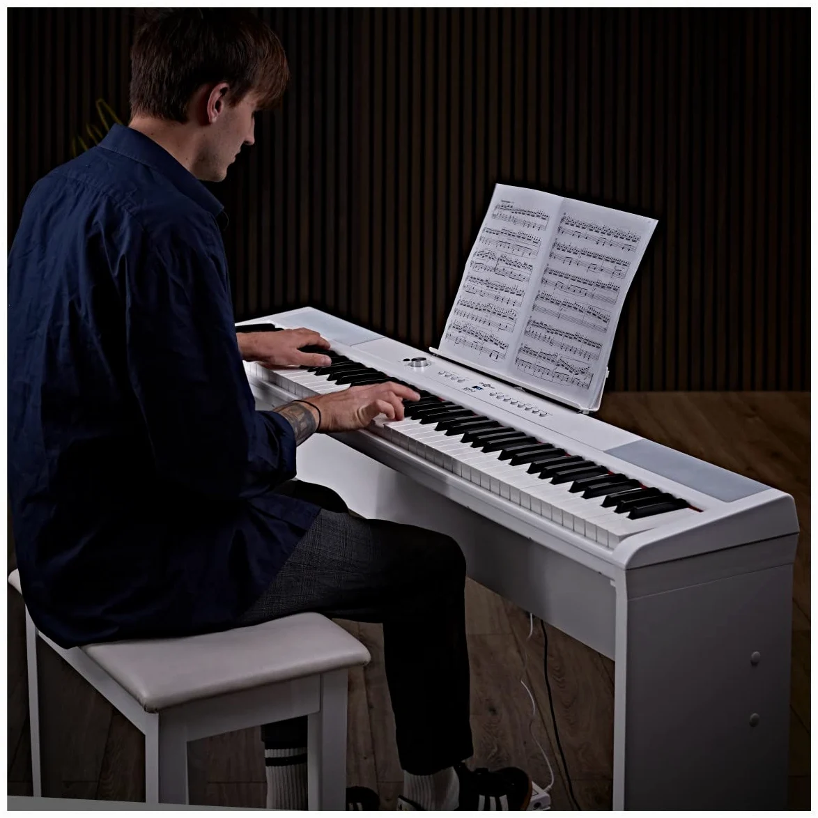 SDP-2 Pianoforte da Palcoscenico di Gear4music con Supporto Pedale e Cuffie Bianco | Piano digitale 88 tasti pesati, altoparlanti stereo integrati e uscita cuffie, RCA e USB MIDI