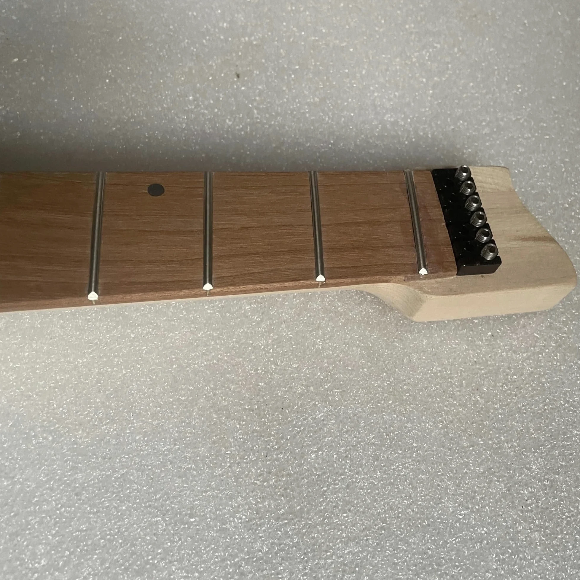 Corpo della Chitarra Incompiuto 6 corde Headless Set Chitarra Elettrica Con Impiallacciatura d'acero Corpo in Mogano Collo in Legno D'acero 24 Tasti Arrosto In Legno D'acero