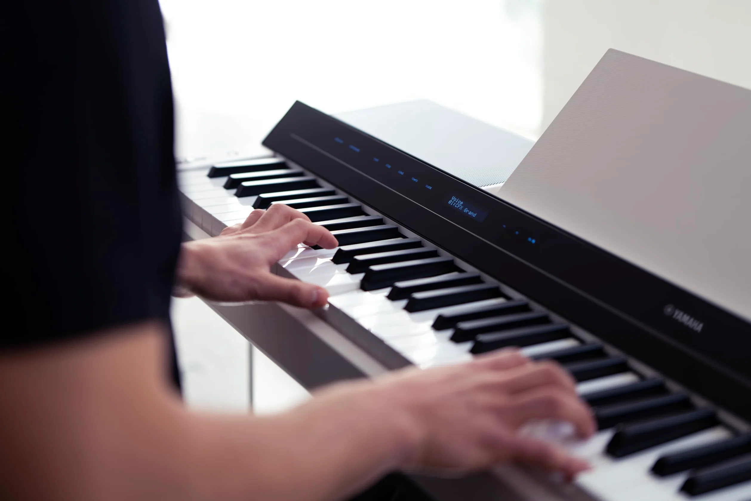 Yamaha P-S500 - Smart Digital Piano con 88 Tasti Pesati, Stream Lights, Bluetooth, VRM, 660 Voices, Audio/MIDI Recording - Bianco