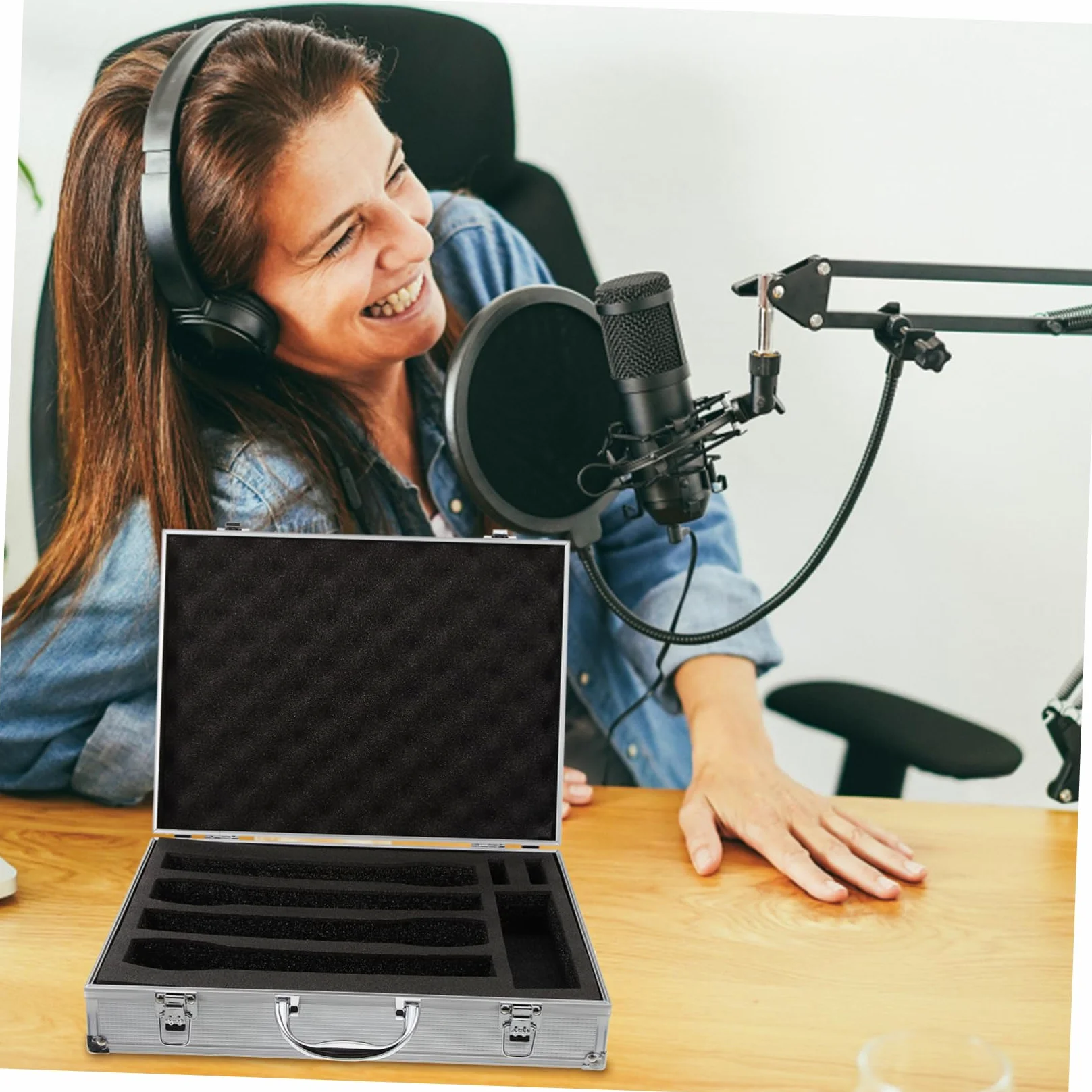 SUPVOX Custodia Rigida Capacità 4 Microfoni per Microfono Wireless con Maniglia Protezione Antipolvere Stabile in Lega di Alluminio con Schiuma per Viaggi