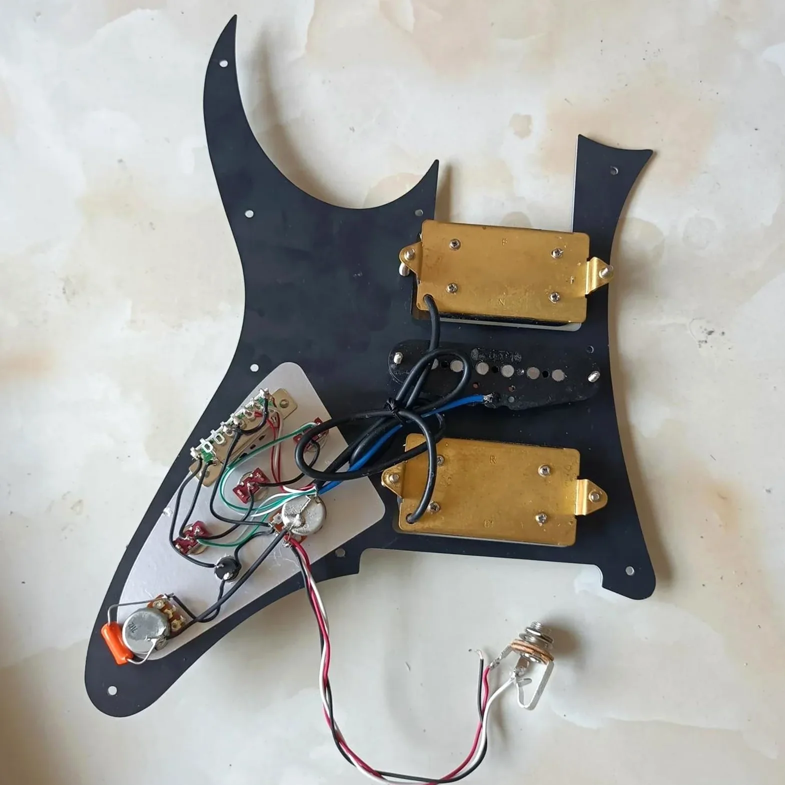 Aggiorna Il Battipenna Precablato HSH Con Pickup Alnico V Set Di Interruttori Multifunzione A 7 Vie Per Chitarra Elettrica(3/4)