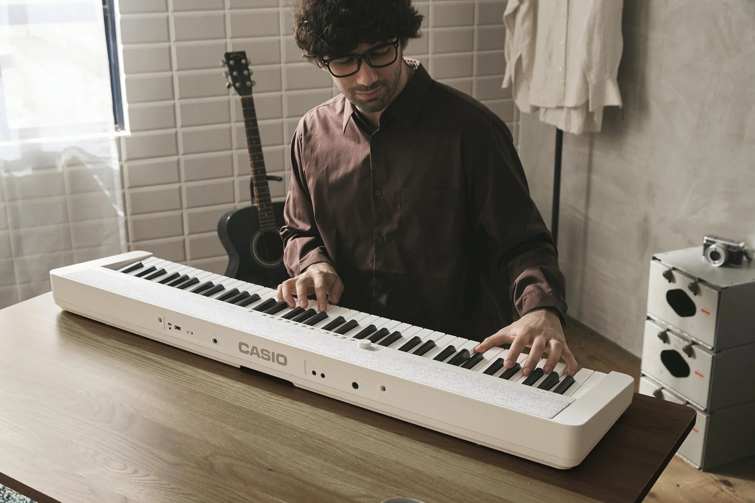 Casio Casiotone CT-S1-76WE Piano-tastiera con 76 tasti sensibili al tocco, 61 suoni, bianca