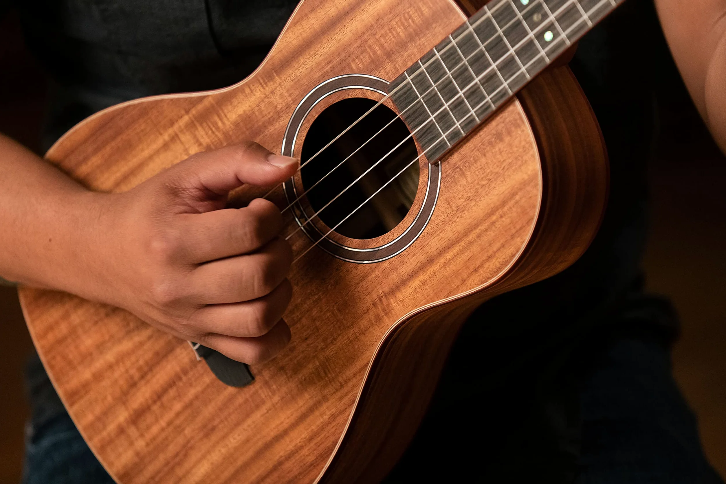 Ortega Guitars Baritone Ukulele Acustico – Timber Series – Gig Bag Inclusa – Acacia, Natural (RUACA-BA)