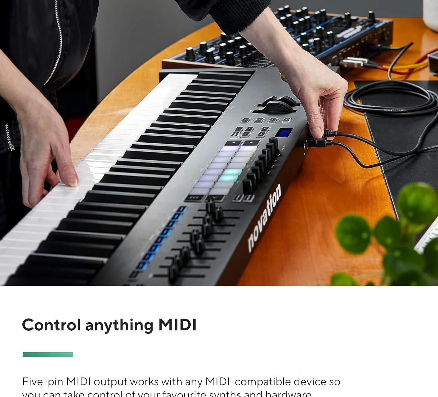 Novation Launchkey 88 [MK3] - Tastiera MIDI di alta qualità a 88 note per creare musica con espressività, nero