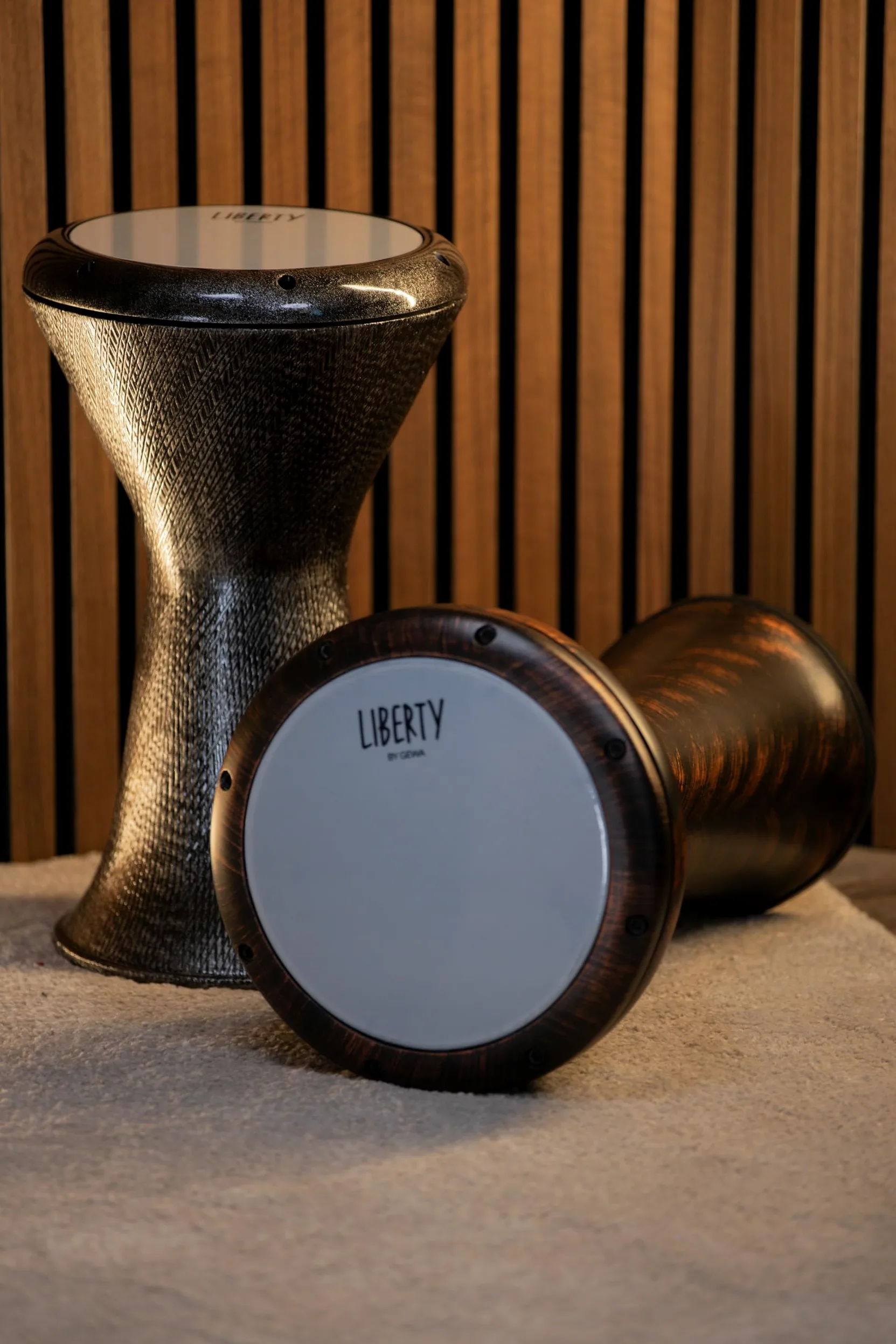 GEWA Liberty Doumbek Fiberglass - Dimensione (Diametro): 9" (23 cm), Altezza: 18" (45 cm)