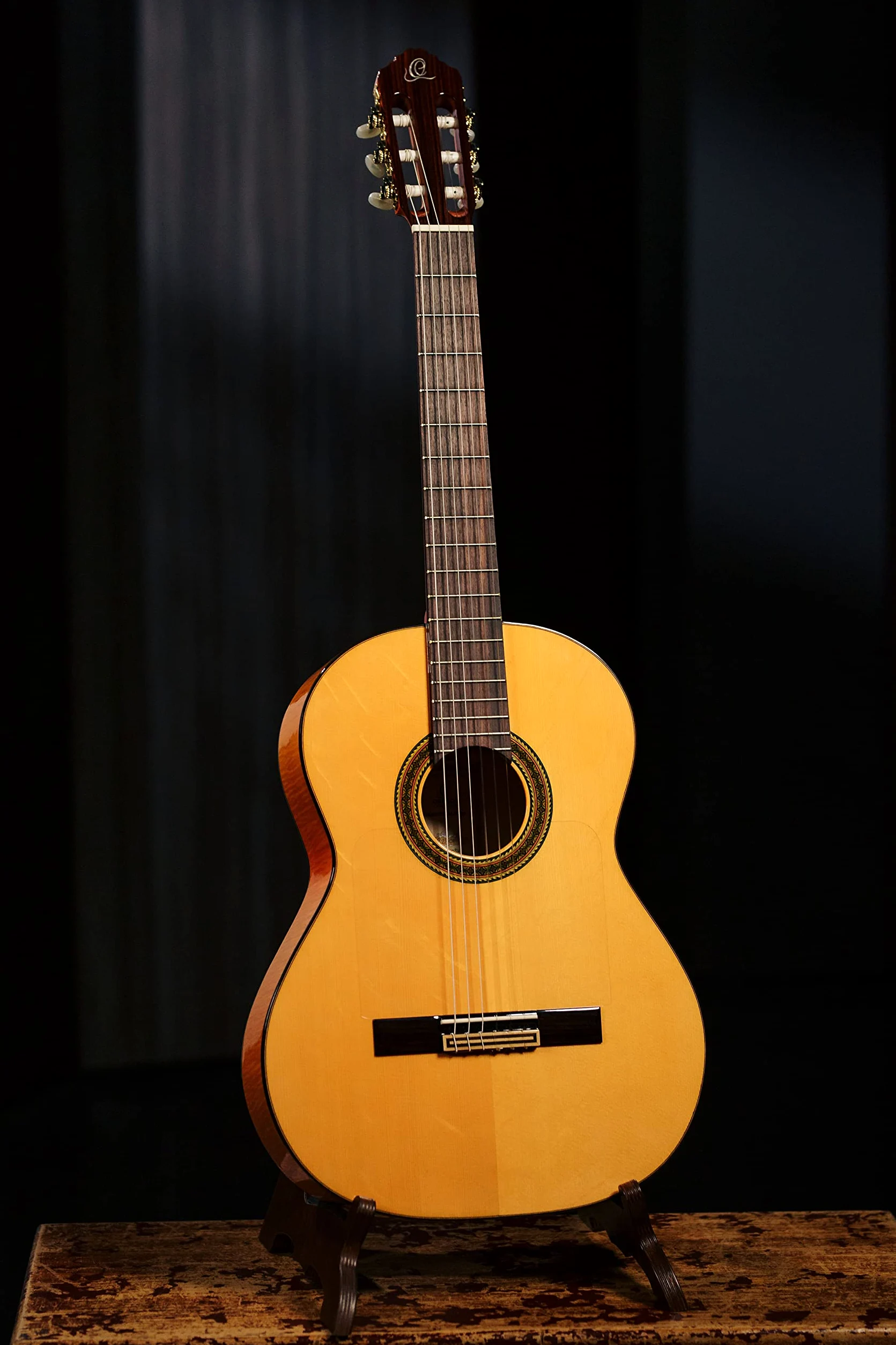 Ortega R270F - Chitarra 4/4 da flamenco, finiture lucide, custodia inclusa