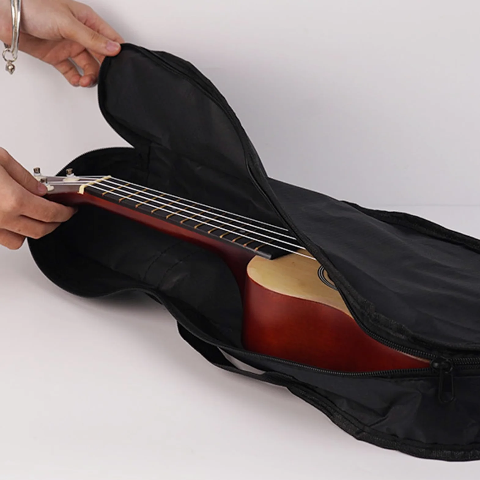 Piccolo ukulele per principianti da 21 pollici giocattolo musicale portatile scuola musica classe ukulele struttura in legno per principianti e musica
