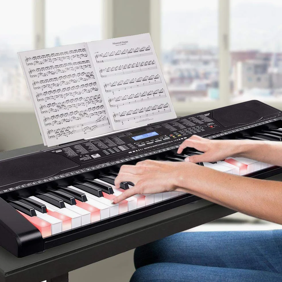 Bakaji Tastiera Musicale Pianola Elettronica 61 Tasti Luminosi Pianoforte Multifunzione con 255 Ritmi 50 Brani Preimpostati Funzione Percussione Ingresso AUX Leggio Porta Spartito/Tablet