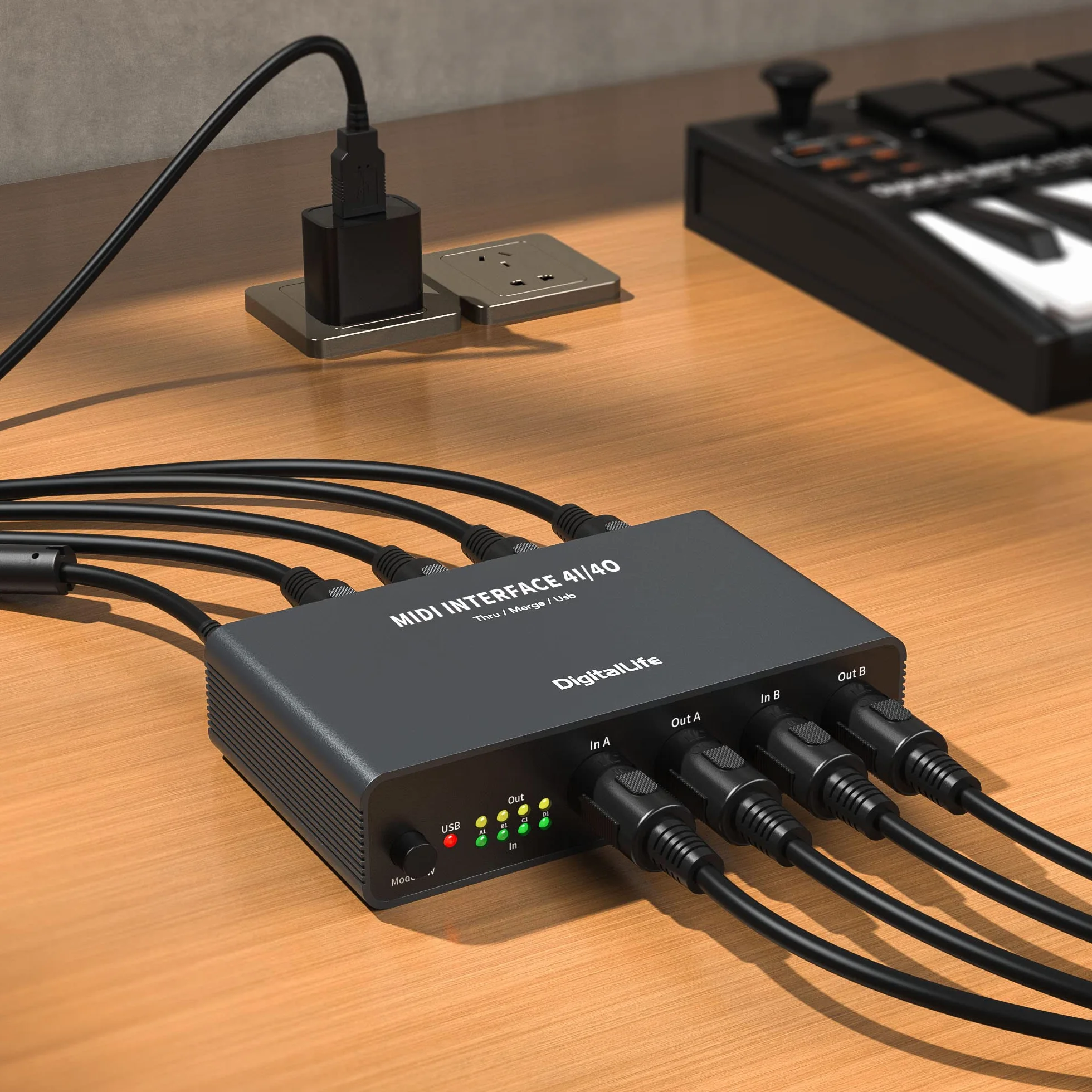 DigitalLife Quad I/O Pro 4x4 Interfaccia MIDI USB – Merge/Thru/Splitter 5-Pin DIN, Struttura in Metallo con 8 Indicatori LED per Tastiere, Synth, Drum Machine & Live Performance | UMB06-B