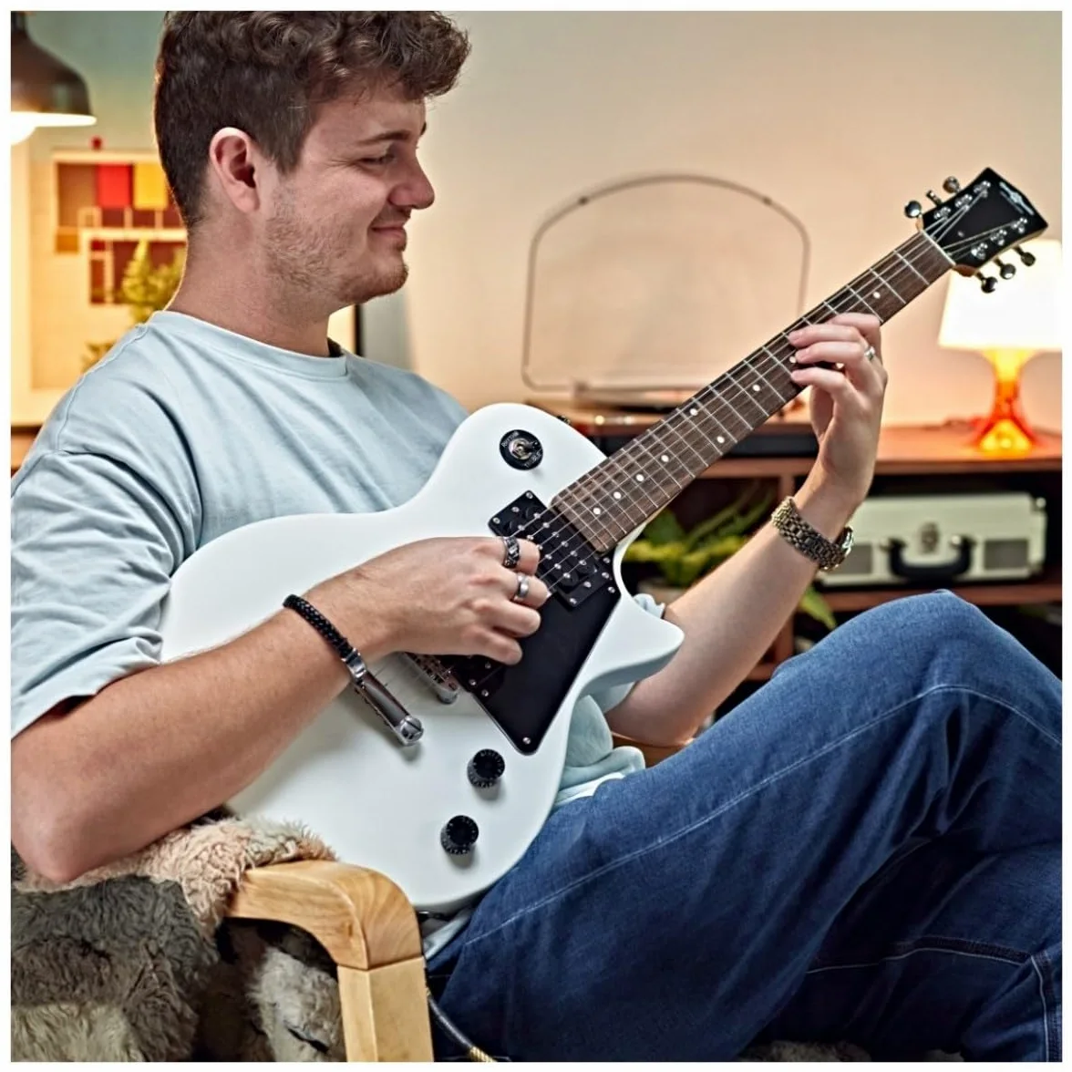 Chitarra Elettrica New Jersey Bianca, Ampli 10W e Accessori | Tutto ciò che Serve a un Chitarrista in Erba, Ampli Portatile con EQ 2 Bande e Uscita Cuffie, Manico Comodo, Accessori