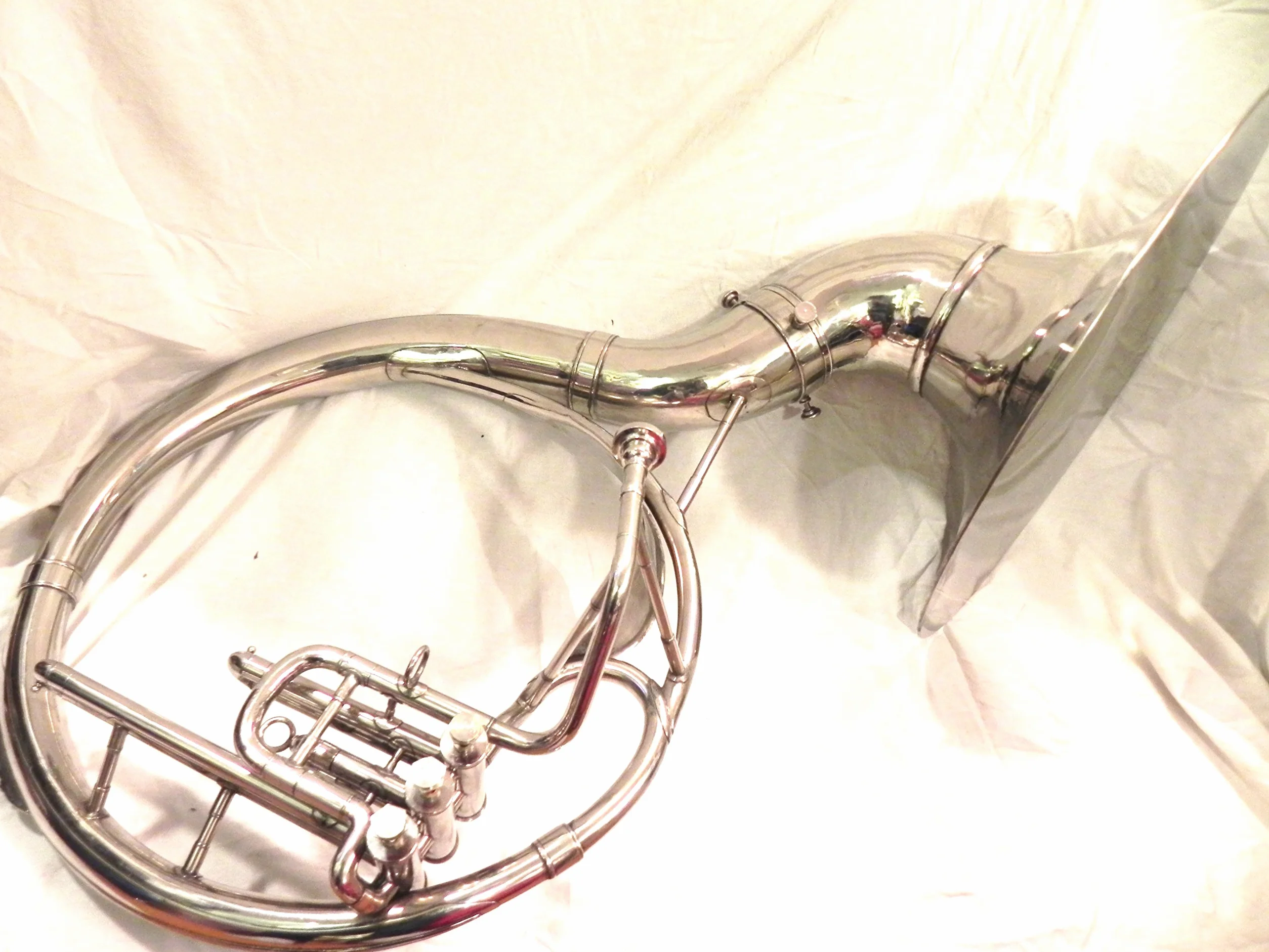 Sosafono indiano fatto a mano in ottone con finitura argentata, 55,9 cm, con bocca/borsa