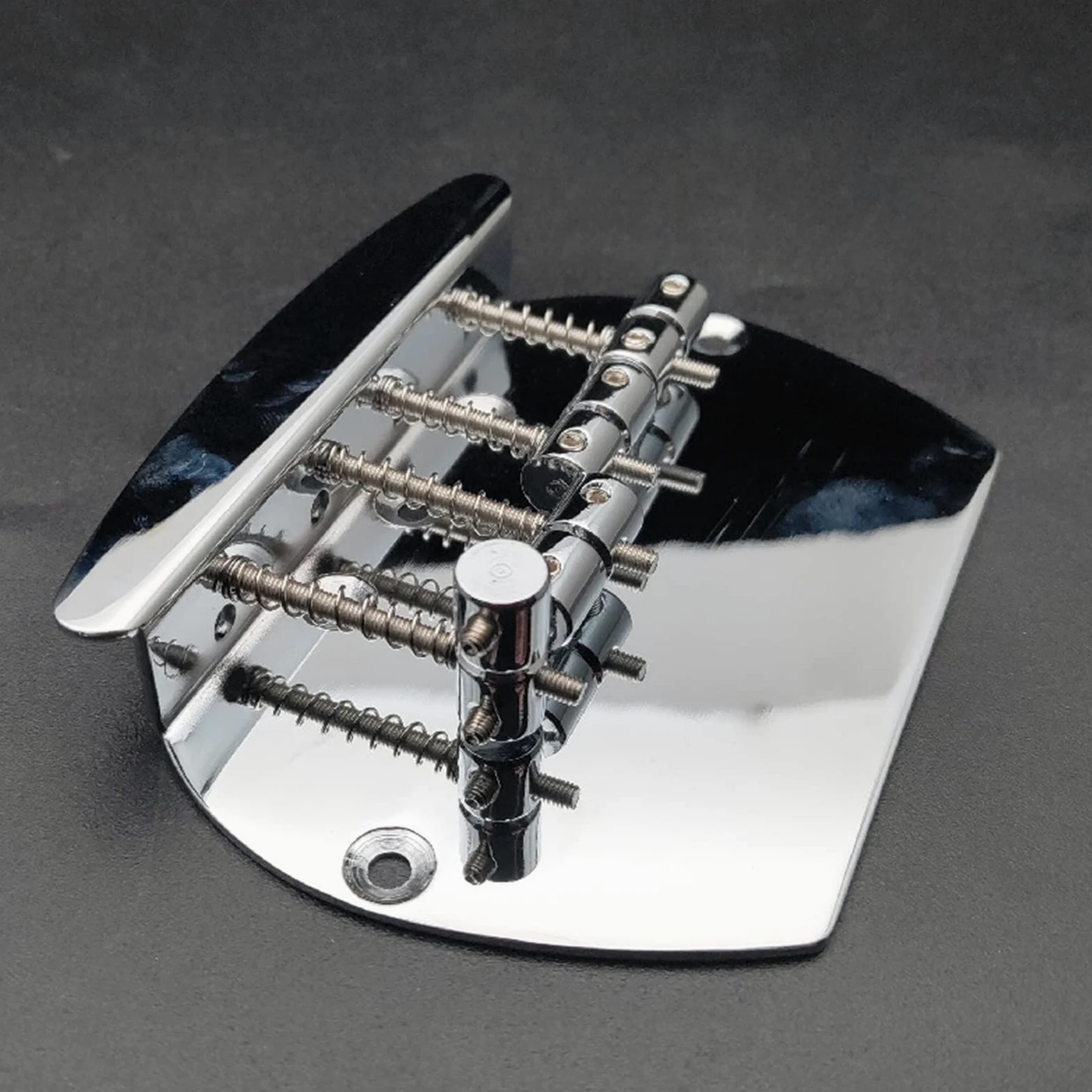 Parti di ricambio chitarra Bass Bridge Heavy Ponte Per Basso Curvo A 4 Corde Per Basso Elettrico Cromato