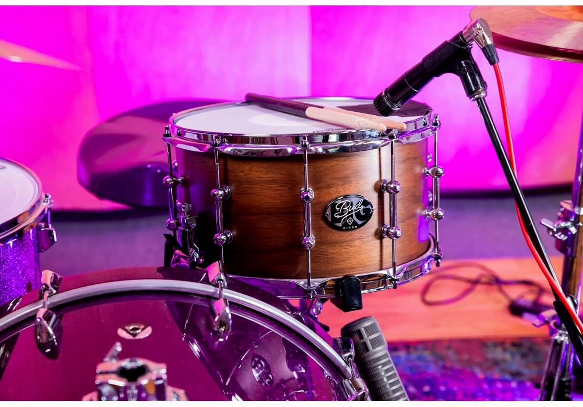 Dixon Artisan Signature Snare 14"x8" PDSAN814GBU - Bissonette Gregg "Big Bud" - Caldaia a 6 strati in noce/acero, tappeto a 42 spirali, Remo Felle, Deluxe Tube Lugs, Power Hoops