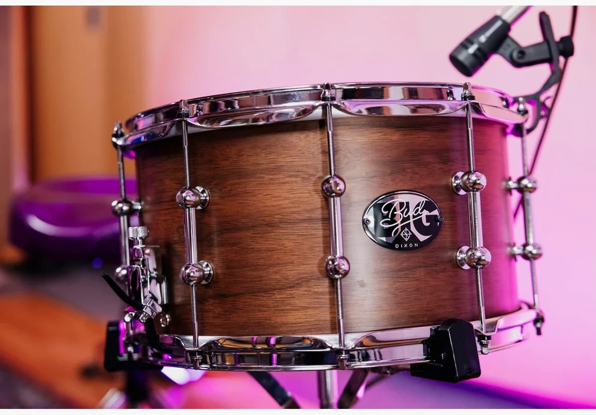 Dixon Artisan Signature Snare 14"x8" PDSAN814GBU - Bissonette Gregg "Big Bud" - Caldaia a 6 strati in noce/acero, tappeto a 42 spirali, Remo Felle, Deluxe Tube Lugs, Power Hoops