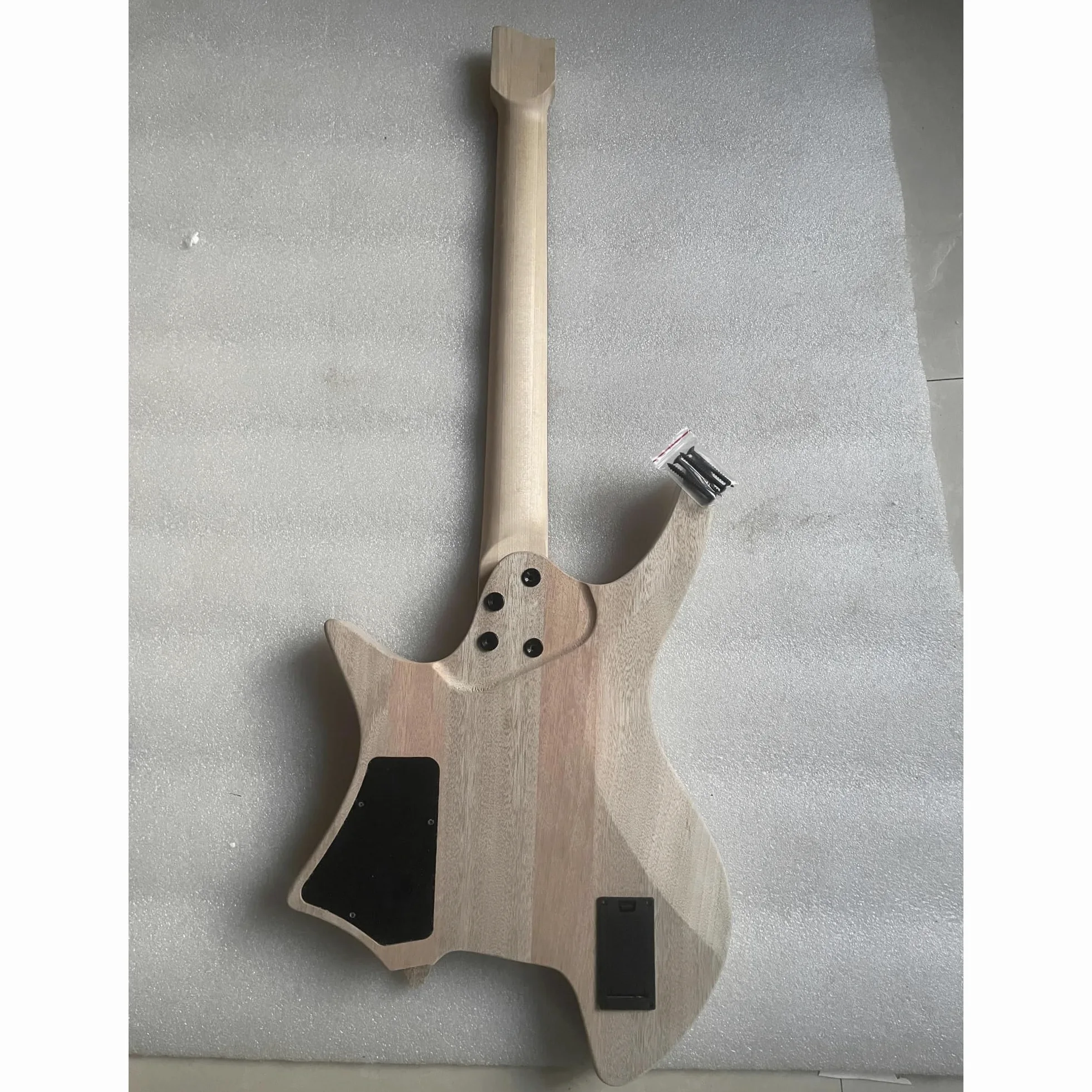 Corpo della Chitarra Incompiuto 6 corde Headless Set Chitarra Elettrica Con Impiallacciatura d'acero Corpo in Mogano Collo in Legno D'acero 24 Tasti Arrosto In Legno D'acero
