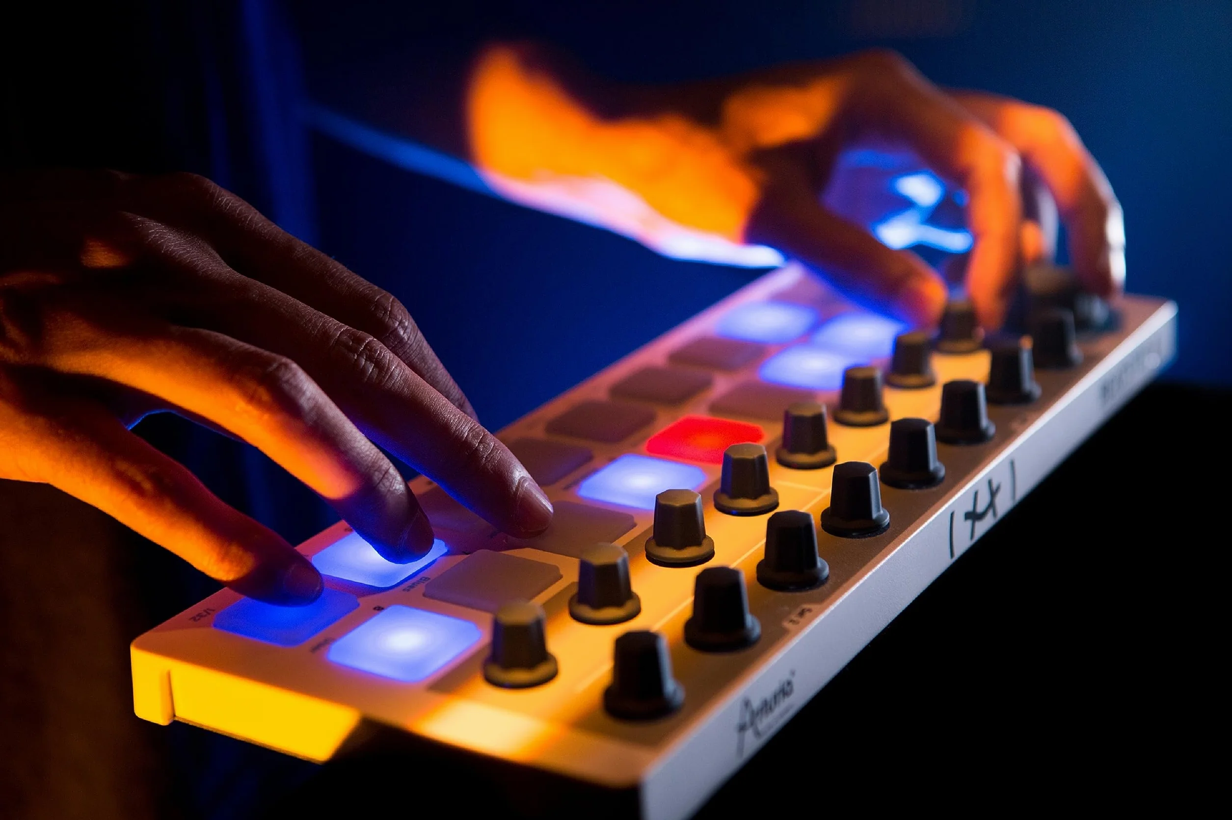 Arturia - Keystep 37 - Controller MIDI, sequencer, arpeggiatore e generatore di accordi creativo - Tastiera Slimkey a 37 note, controlli MIDI CC assegnabili, modalità Scale, connettività versatile