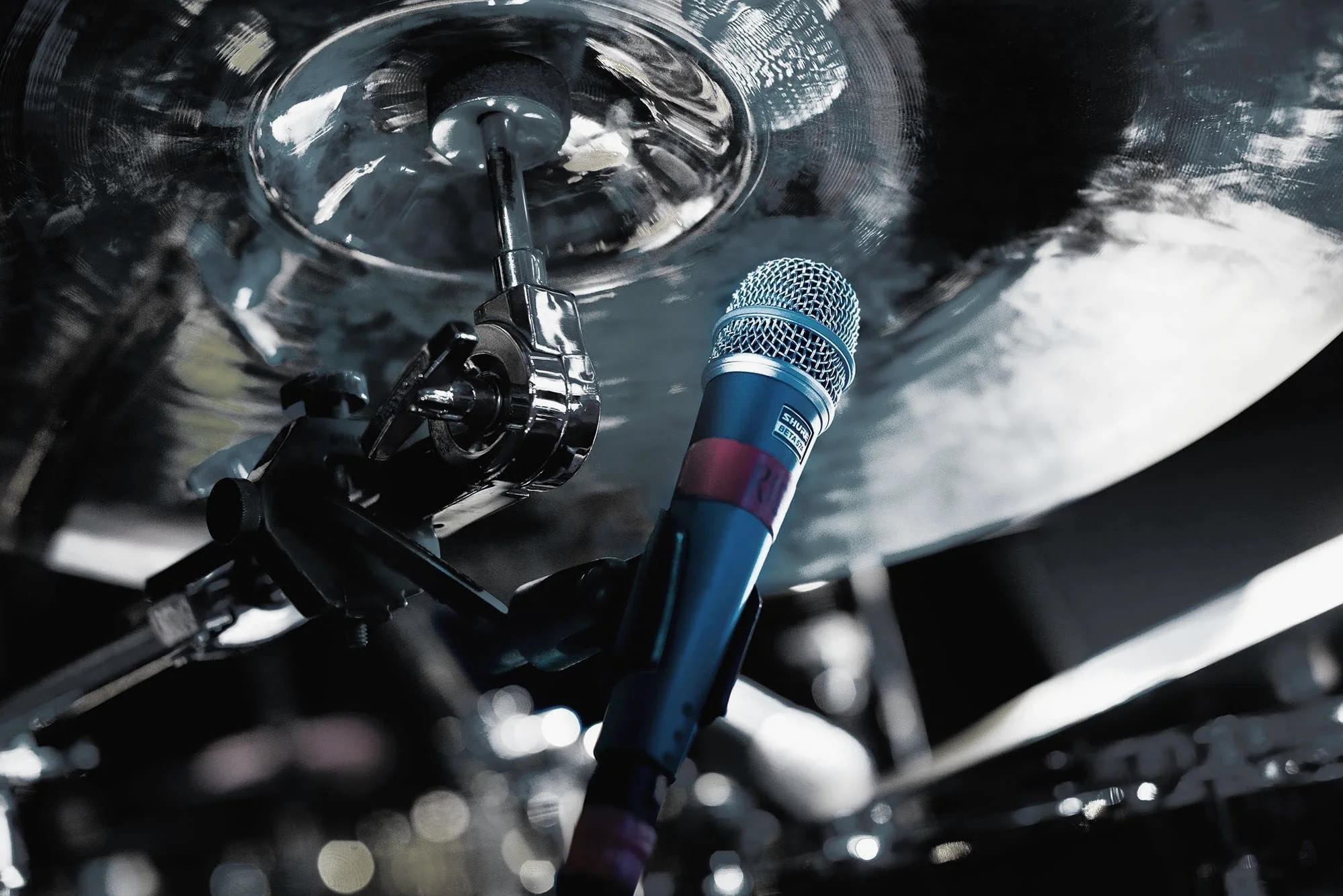 Shure BETA 57A Strumento Microfono - MIC Supercardioid Dynamic per applicazioni vocali e strumentali con elemento di neodimio ad alta uscita