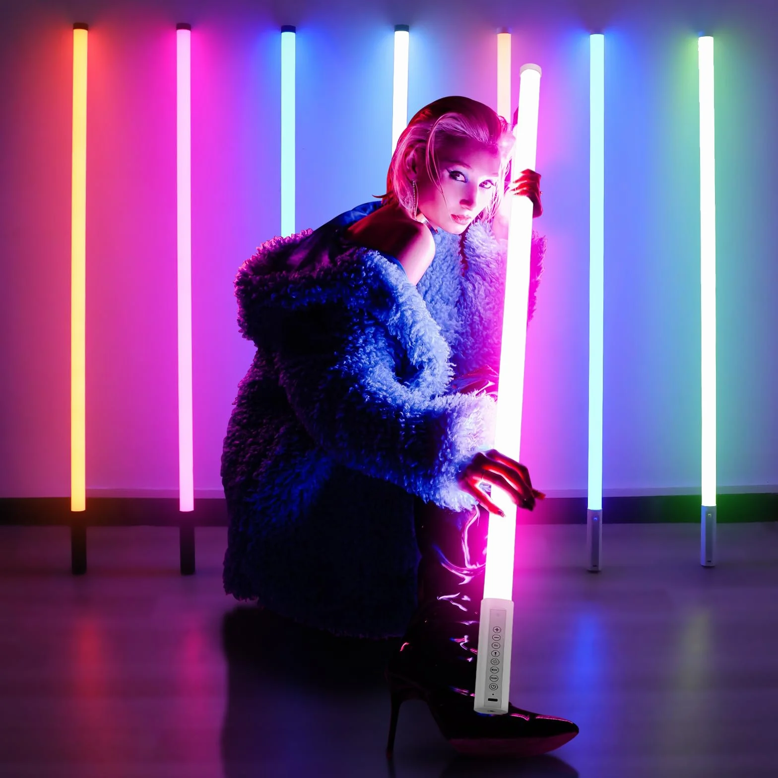 Barra di Luci a Tubo LED RGB da 4 Piedi con Supporto, Borsa di Trasporto, Batteria da 5000mAh, 500+ Effetti di Illuminazione, Sincronizzazione Musicale per DJ, Festa, Matrimonio, Danza, Video