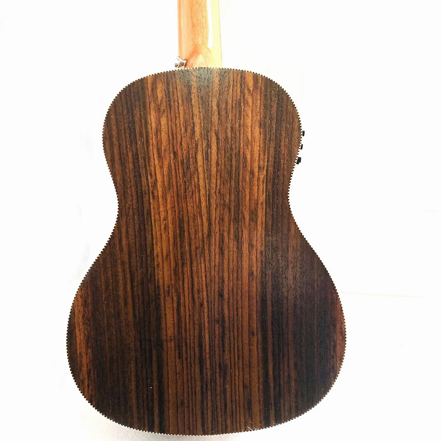 Ukulele baritono elettrico e acustico, 76 cm, completamente in palissandro con truss rod, equalizzatore, con borsa da concerto, tracolla, corda di nylon, accordatore elettrico