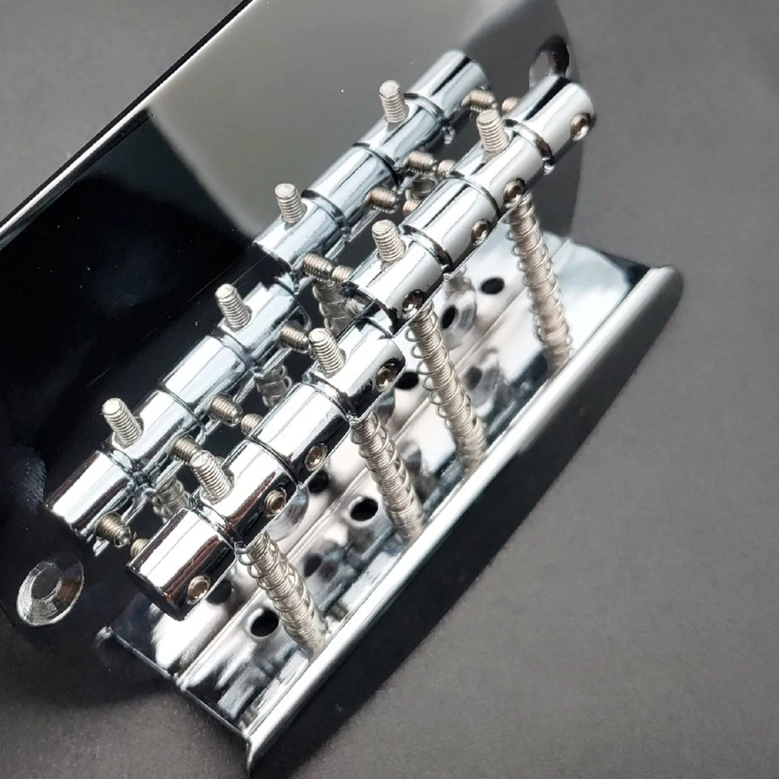 Parti di ricambio chitarra Bass Bridge Heavy Ponte Per Basso Curvo A 4 Corde Per Basso Elettrico Cromato