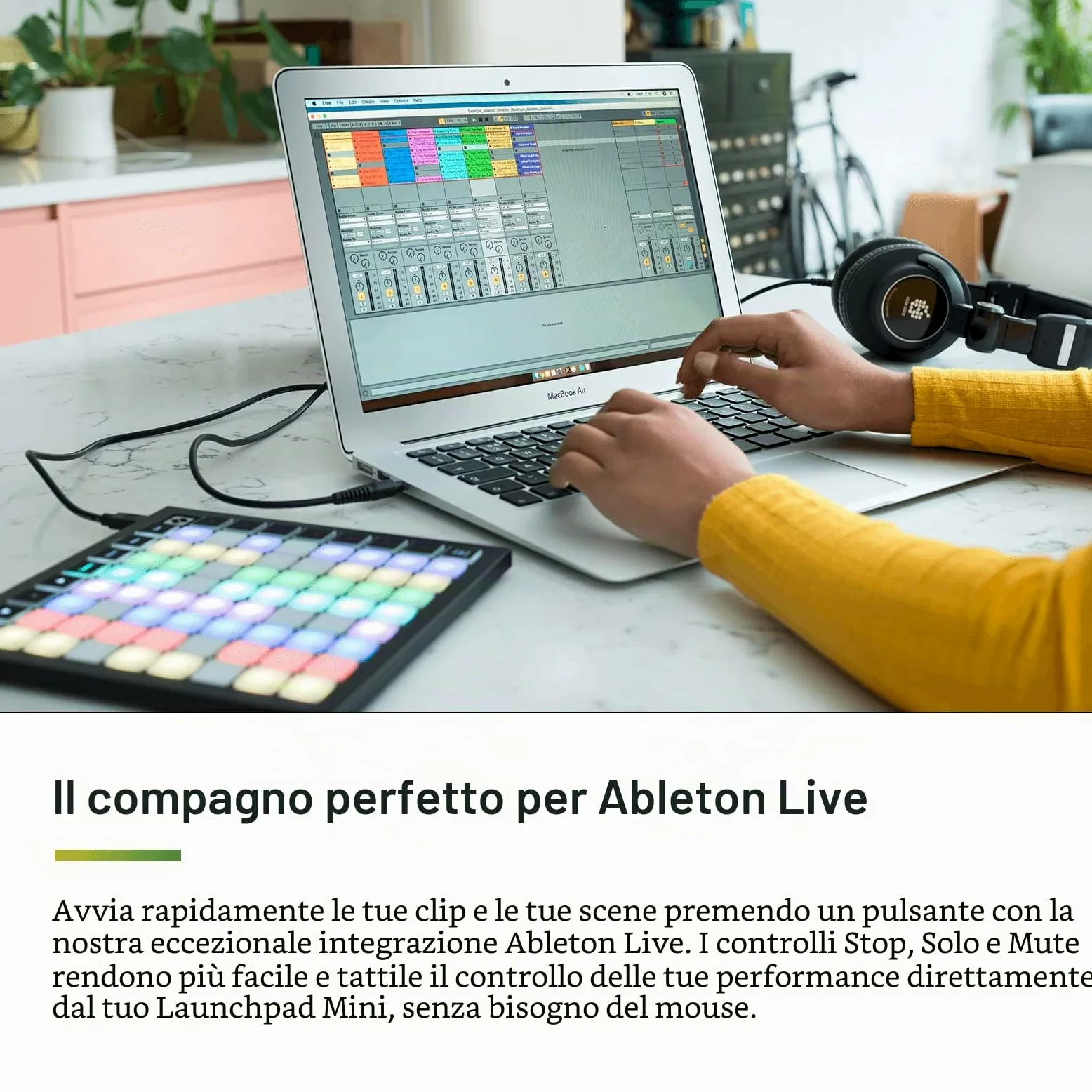 Novation Launchpad Mini [MK3], controller MIDI USB A Griglia Con 64 Pad Portatile, Per Esibizioni Con Ableton Live E Logic Pro