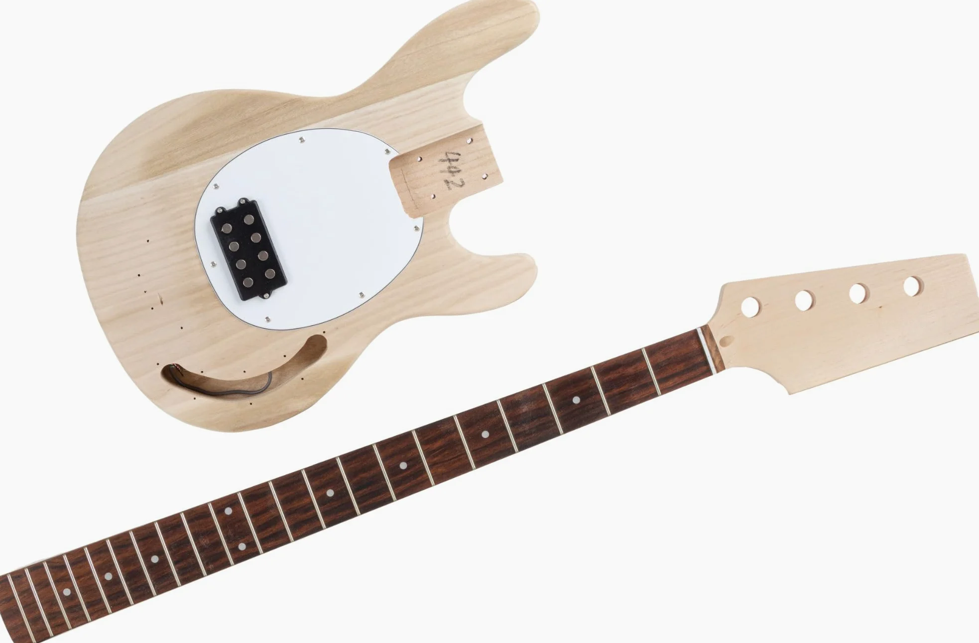 Rocktile Kit Basso Elettrico MM-Style, Corpo: Paulownia, 21 tasti | Manico: acero avvitato, Tastiera: palissandro, Pickup: 1x Humbucker, Dot Inlays, Meccaniche cromate open back, Peso: 4, 2 kg