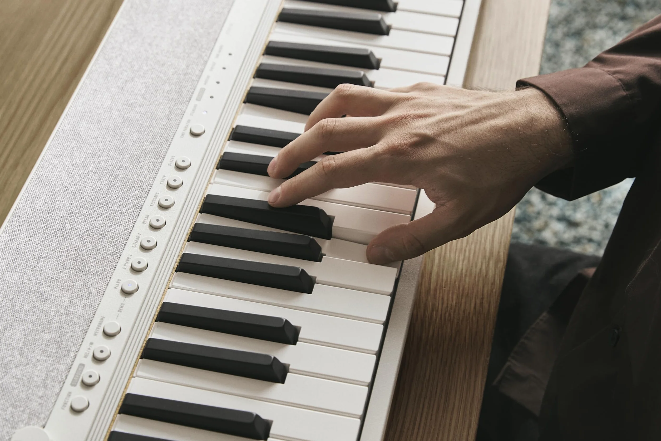 Casio Casiotone CT-S1-76WE Piano-tastiera con 76 tasti sensibili al tocco, 61 suoni, bianca