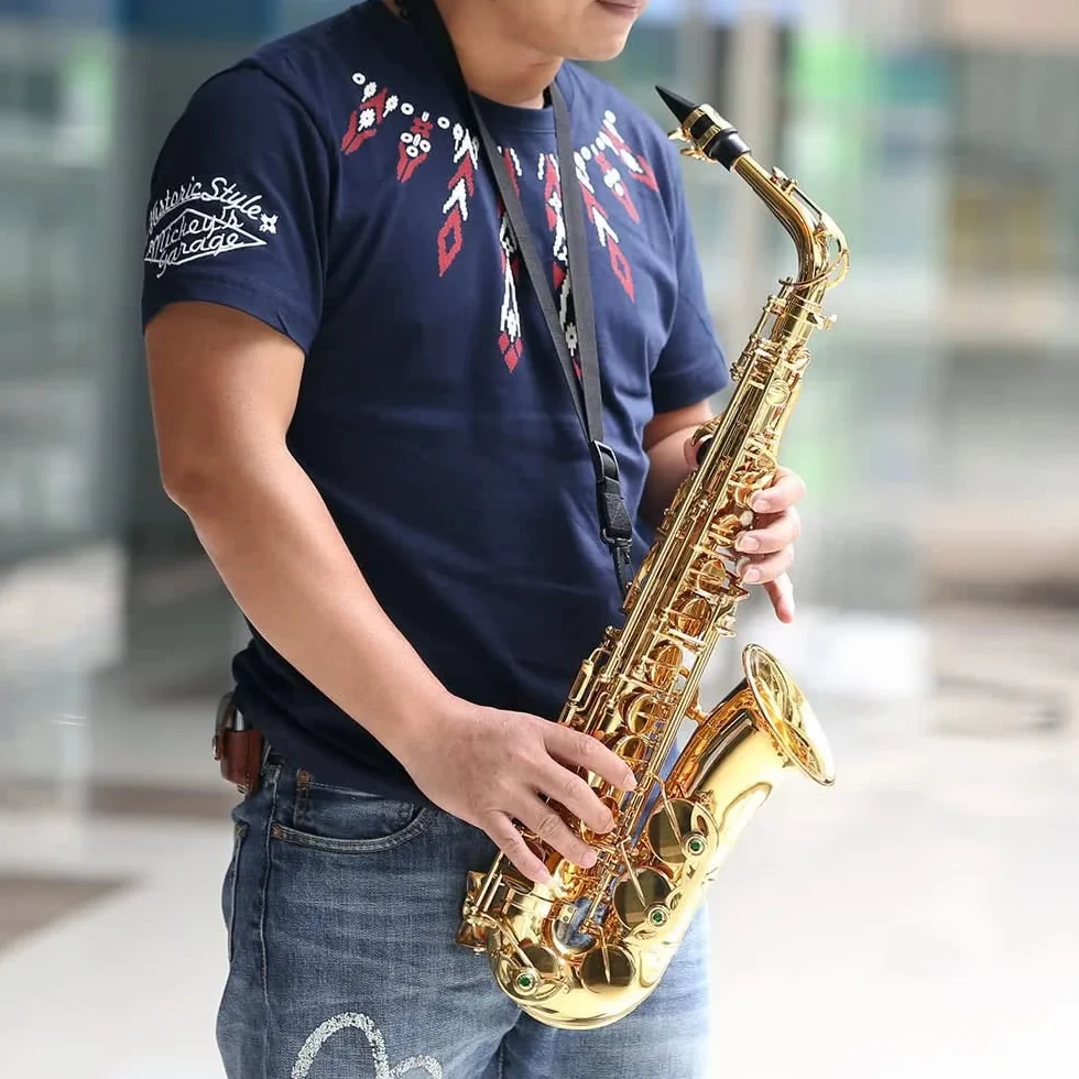Sax d39,Sassofono contralto in mib Ottone laccato oro Sax piatto in mi 802 Tipo di chiave Strumento a fiato con spazzola per la pulizia Guanti di stoffa Custodia imbottita con cinturino