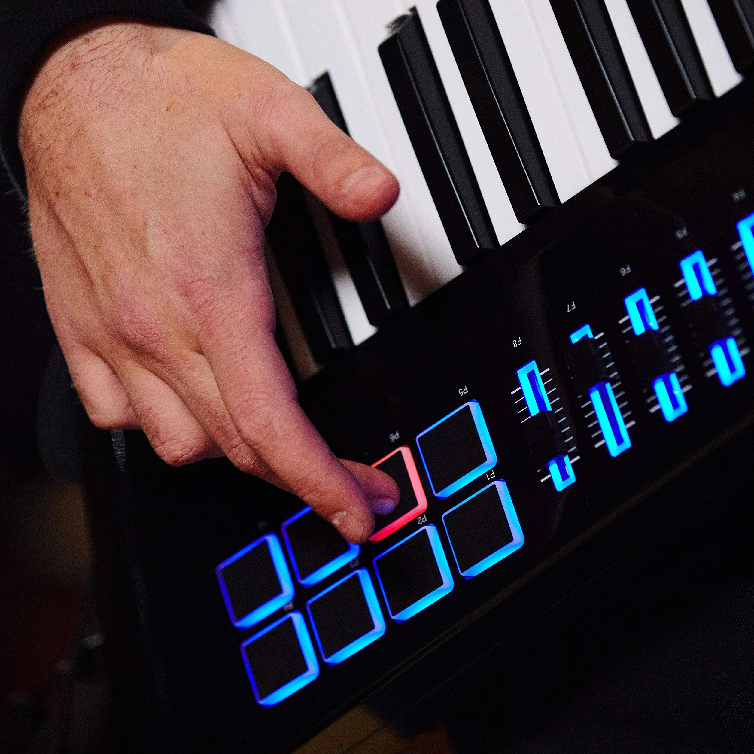 Alesis Vortex Wireless 2 - Keytar Controller MIDI USB Wireless con Tasti e Pad Sensibili alla Dinamica e Suite Software Professionale