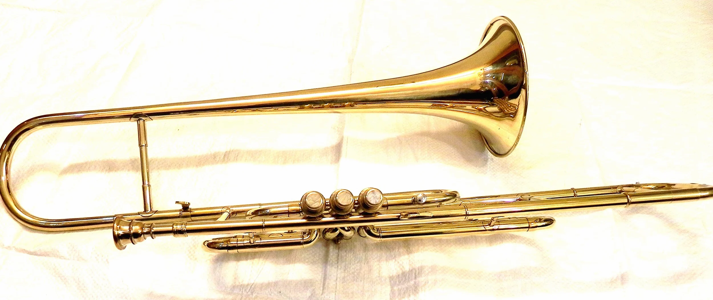 Trombone tenore in ottone a 3 valvole per trombette crossover con custodia rigida di design