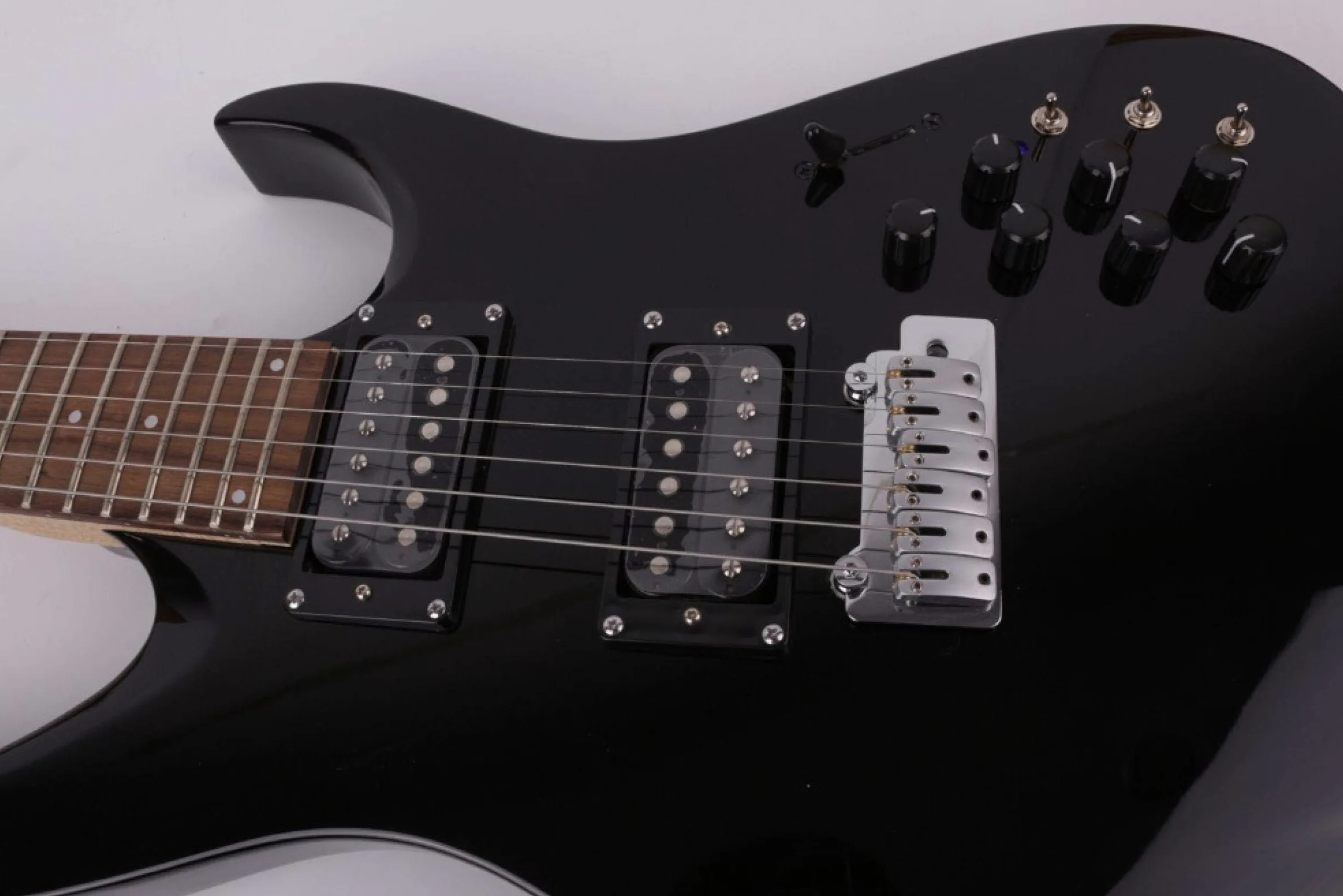 Chitarra elettrica silenziosa incorporata effetto portatile da viaggio nera