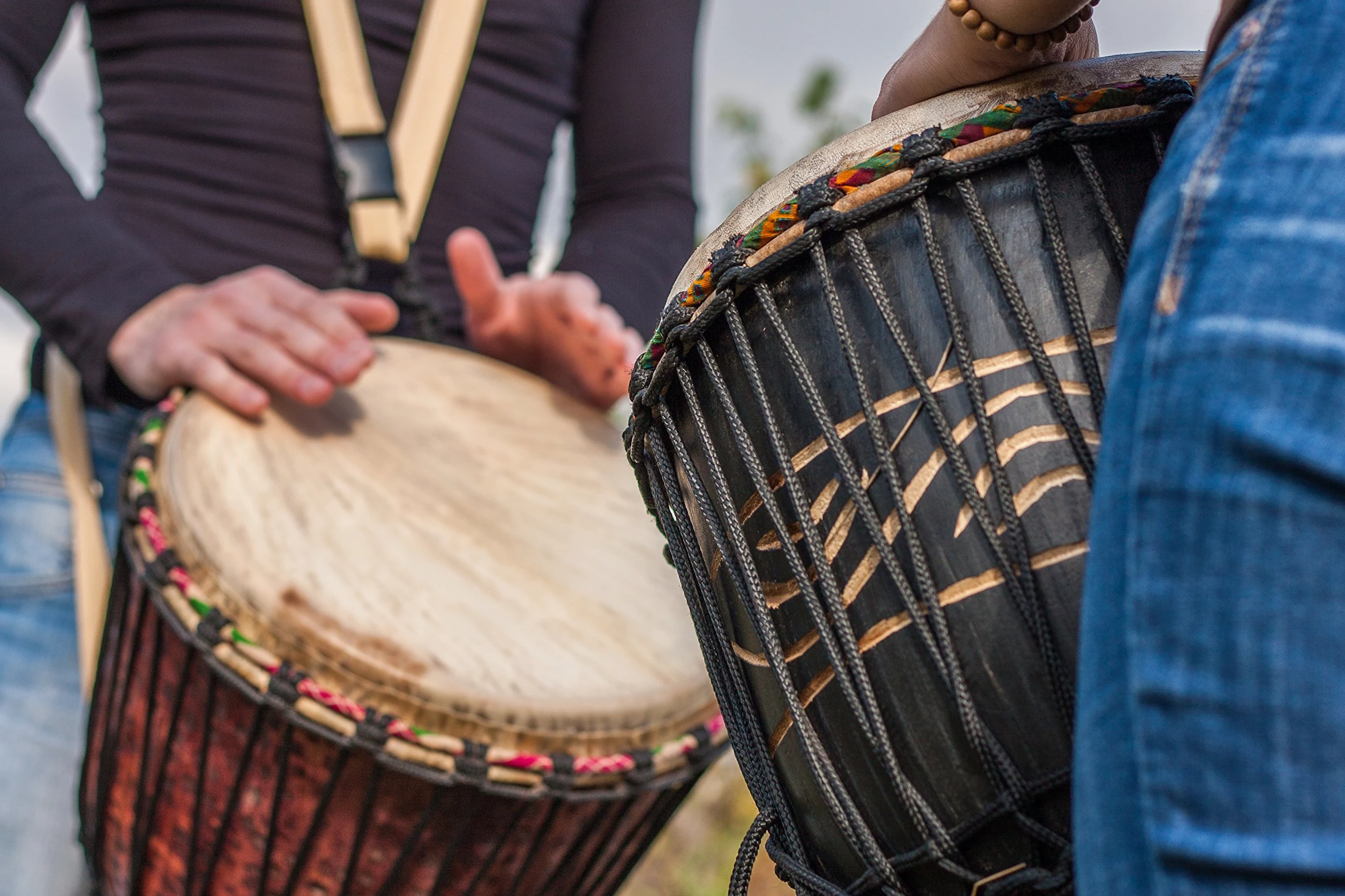 30cm tamburo djembe professionale bongo drum bush drum percussioni motivo colorato stile Africa - (per bambini in età da scuola materna)