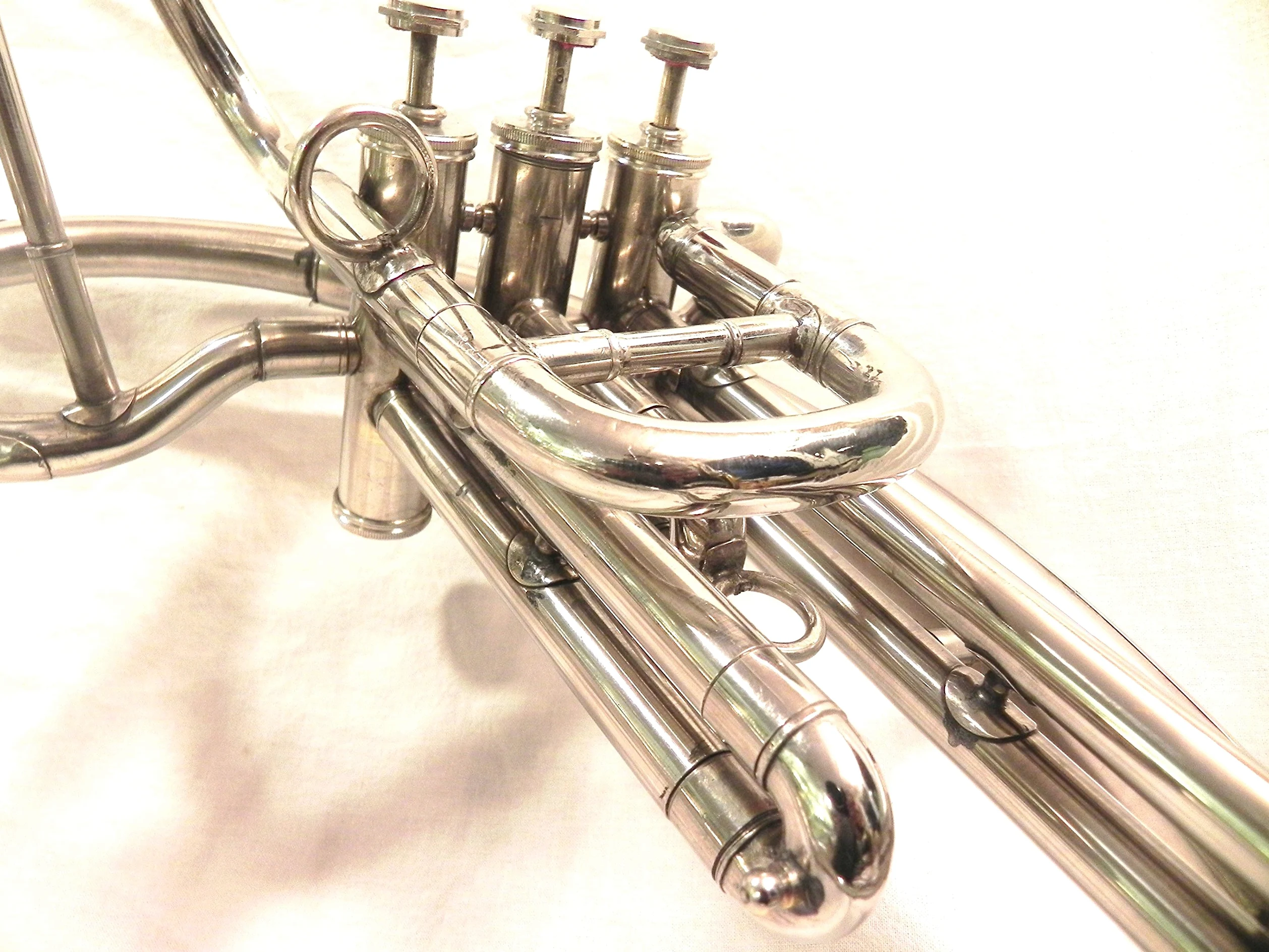 Sosafono indiano fatto a mano in ottone con finitura argentata, 55,9 cm, con bocca/borsa
