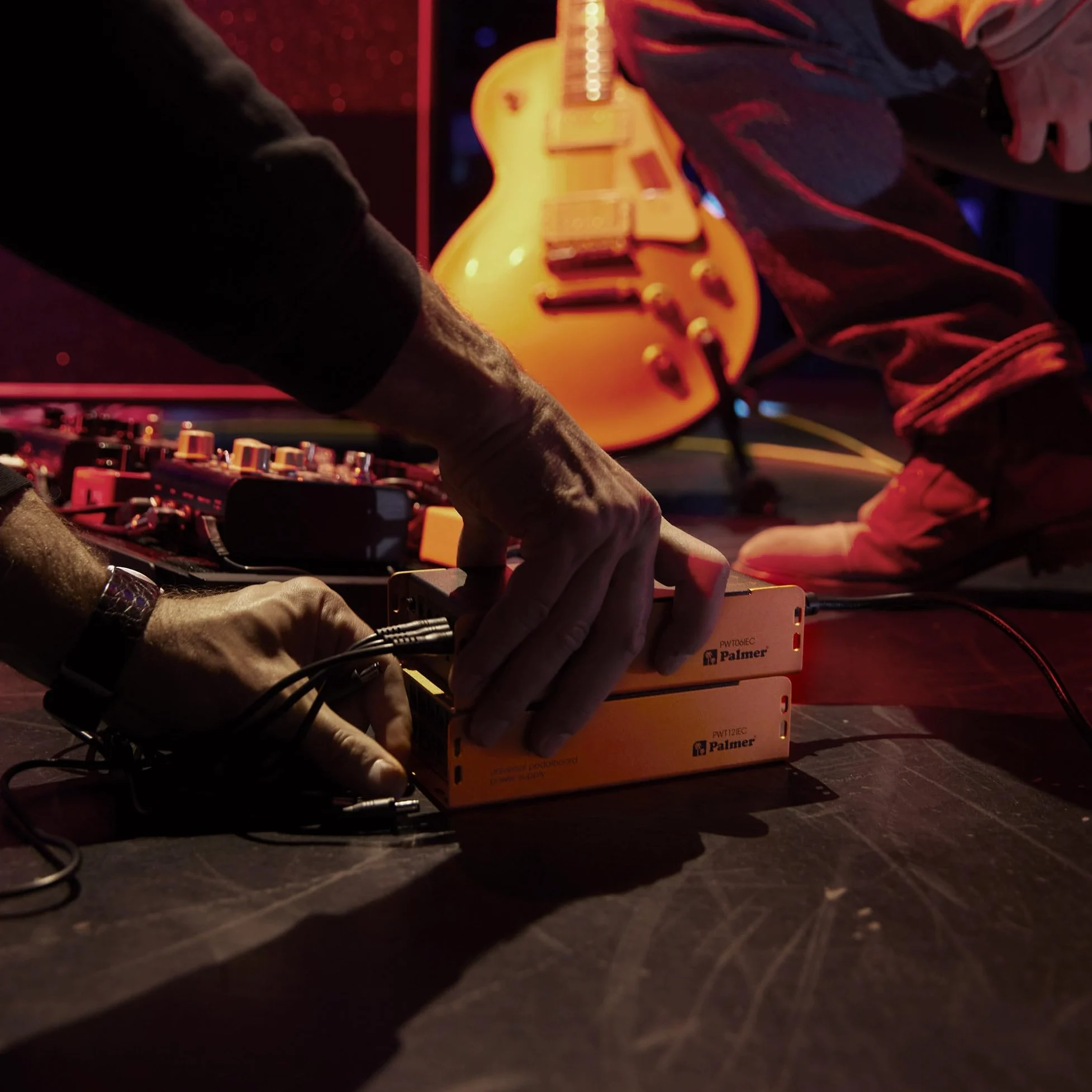 Palmer PWT 12 IEC Universal Pedalboard Power Supply with USB