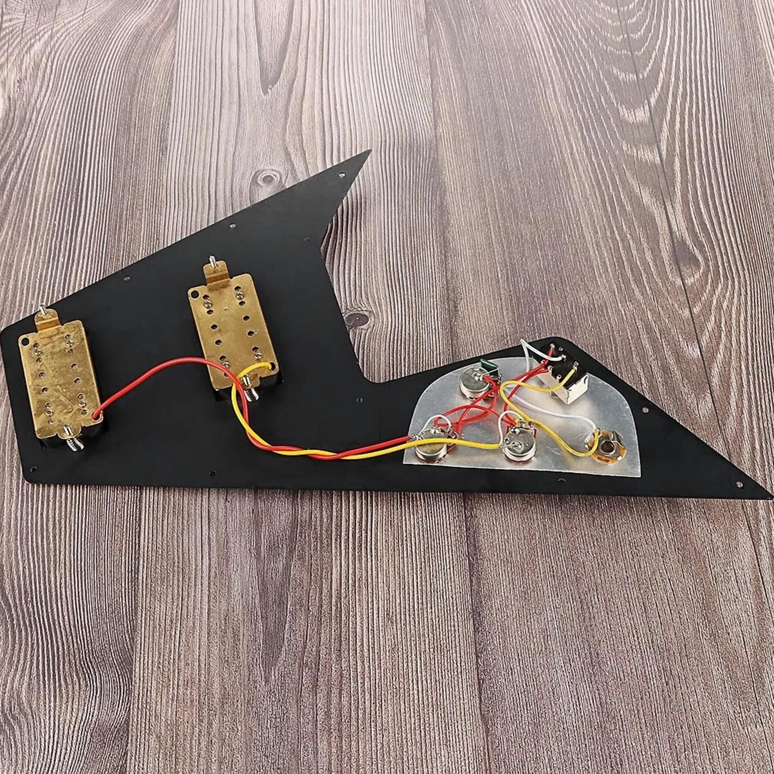 Battipenna per chitarra precablato caricato nero a 3 strati per parti e accessori per chitarra stile V volante Set Battipenna Pickup