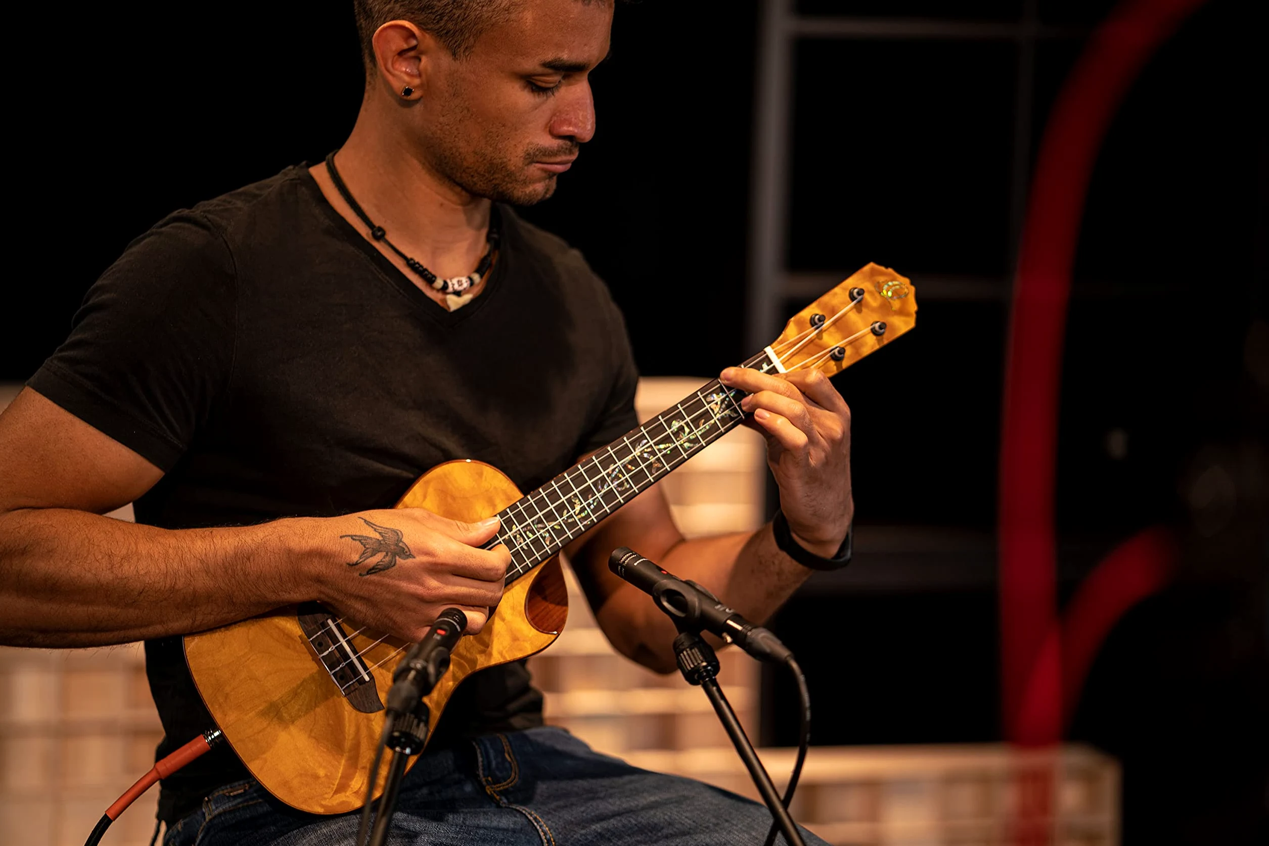 Ortega Guitars Ukulele Concerto Elettro-Acustico – Elite Series – Gig Bag Inclusa – Quilted Acero, Natural (RUET-QMA)