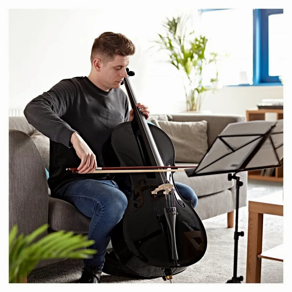 Gear4music Violoncello 4/4 con Archetto e Custodia, Nero | Tavola in abete stratificato ed fasce in tiglio per la risonanza, corde in acciaio per la chiarezza